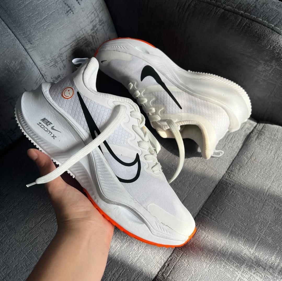 کتونی نایک زوم لبخند رنگ سفید نارنجی تکسایز ۴۳