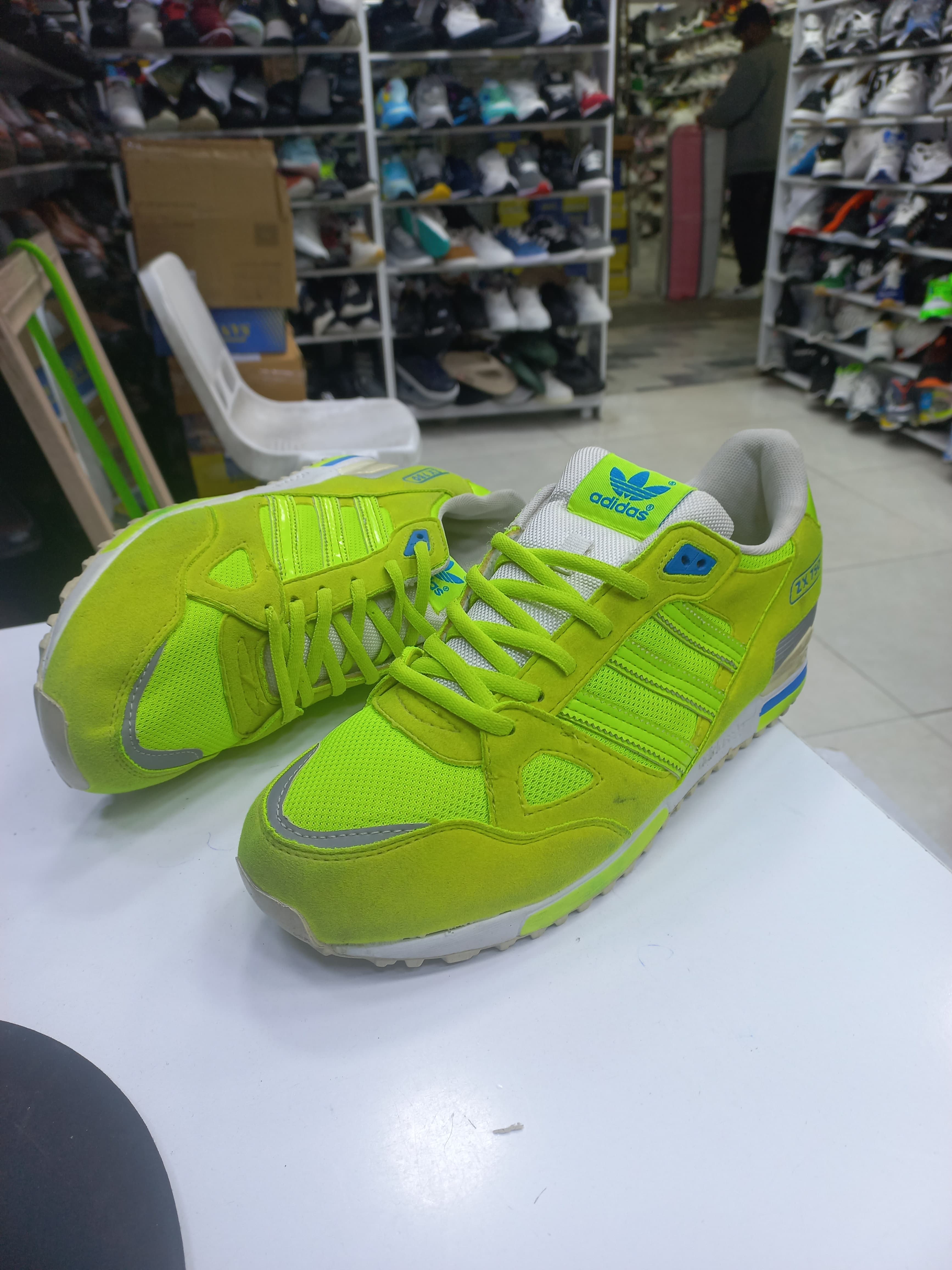 کتونی زدایکس ۷۵۰ ویتنامی تکسایز ۴۳ رنگ فسفری Adidas zx