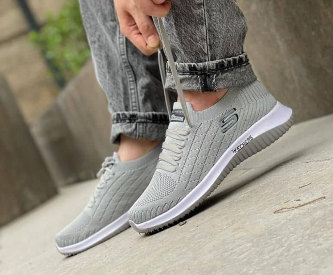 کتونی اسکیچرز مردانه رنگ طوسی حراج