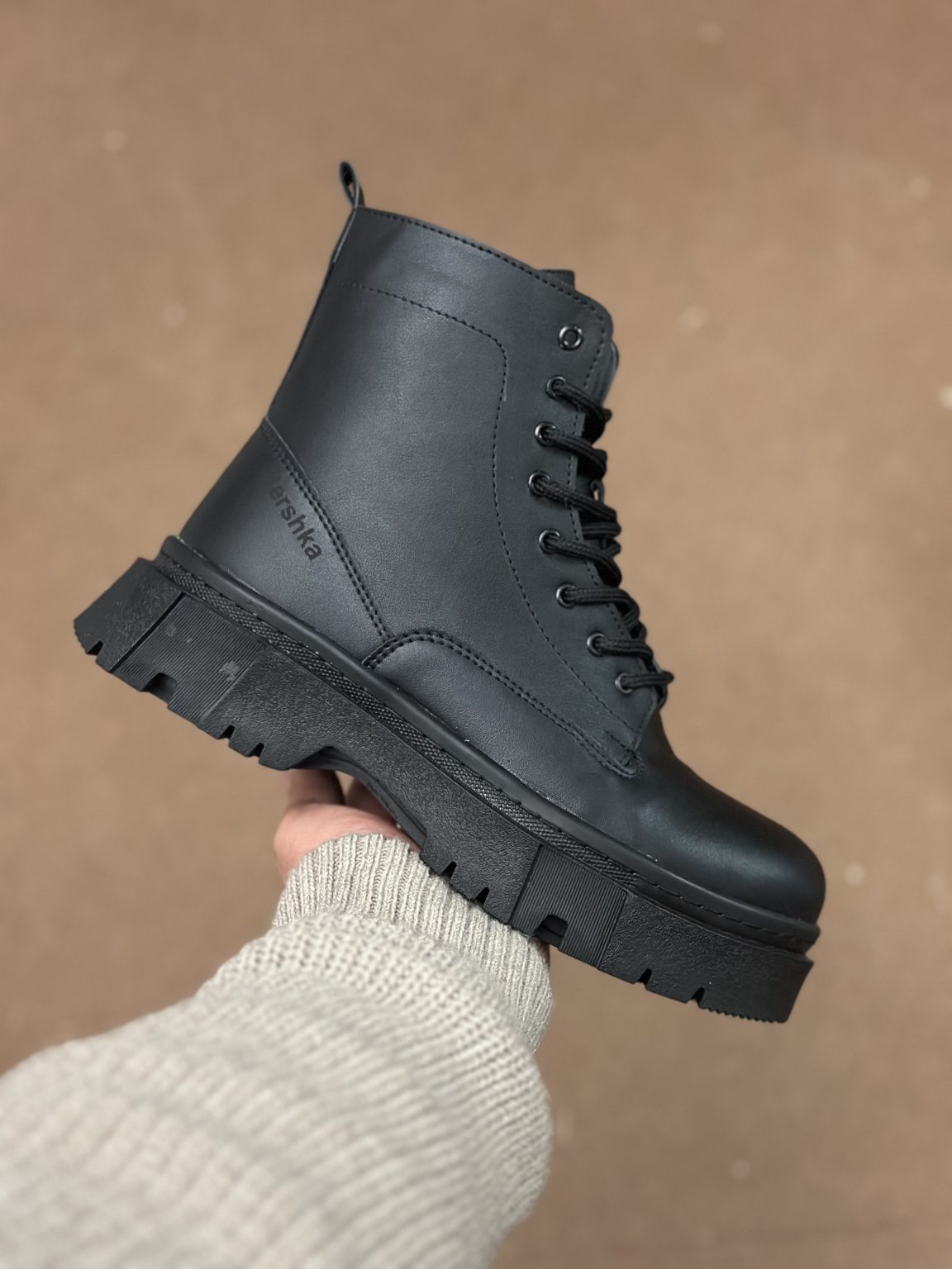 نیم بوت مردانه برشکا طرح بغل زیپی رنگ مشکی ترند و آف breshka