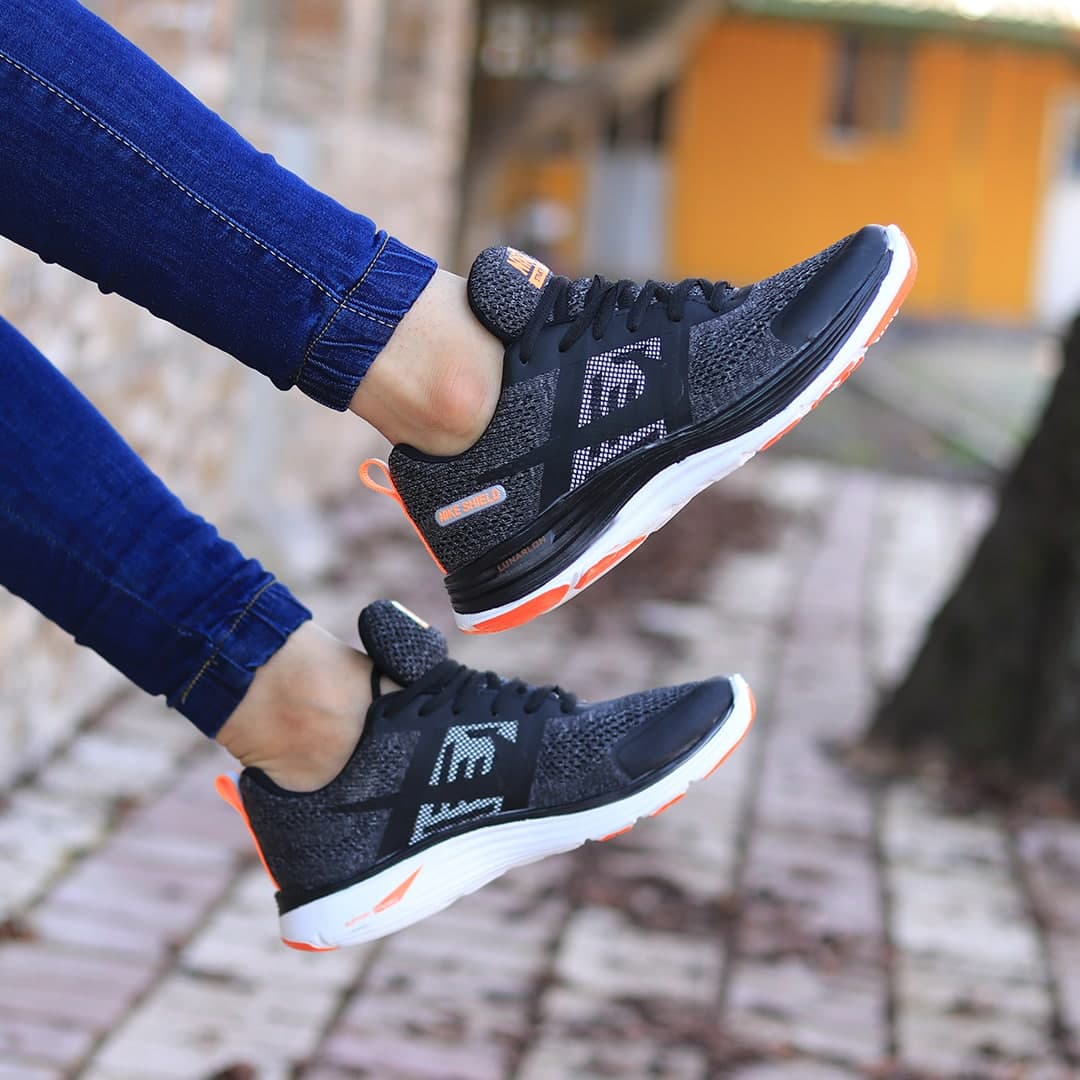 کتونی نایک شیلد مردانه رنگ طوسی نارنجی nike shield حراج شد