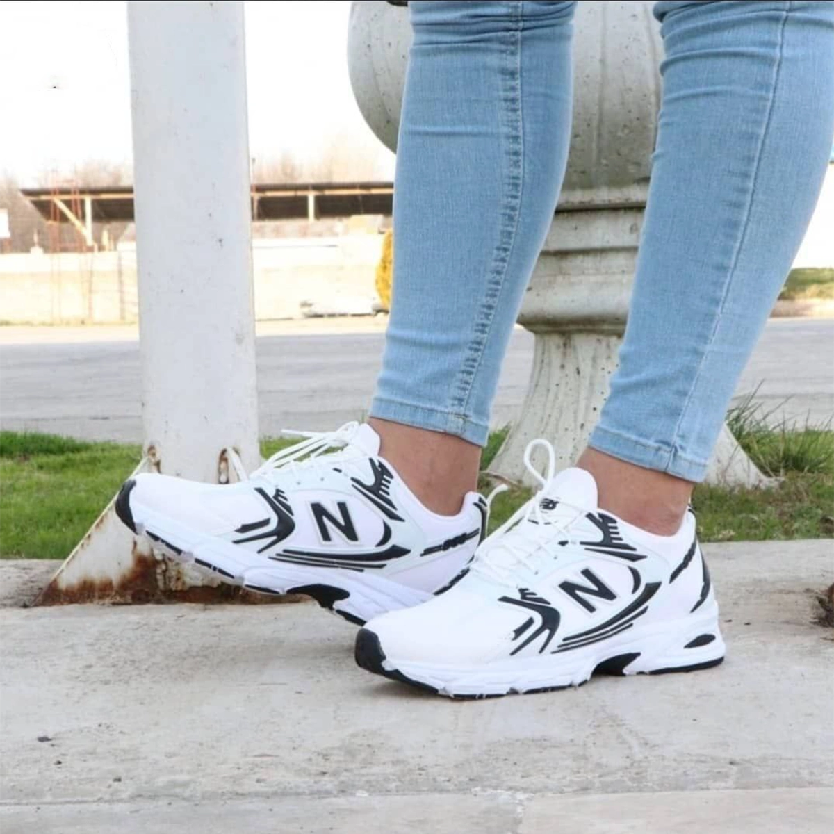 کتونی نیوبالانس ۵۳۰ مردانه مشکی سفید حراجی به همراه ارسال رایگان new balance