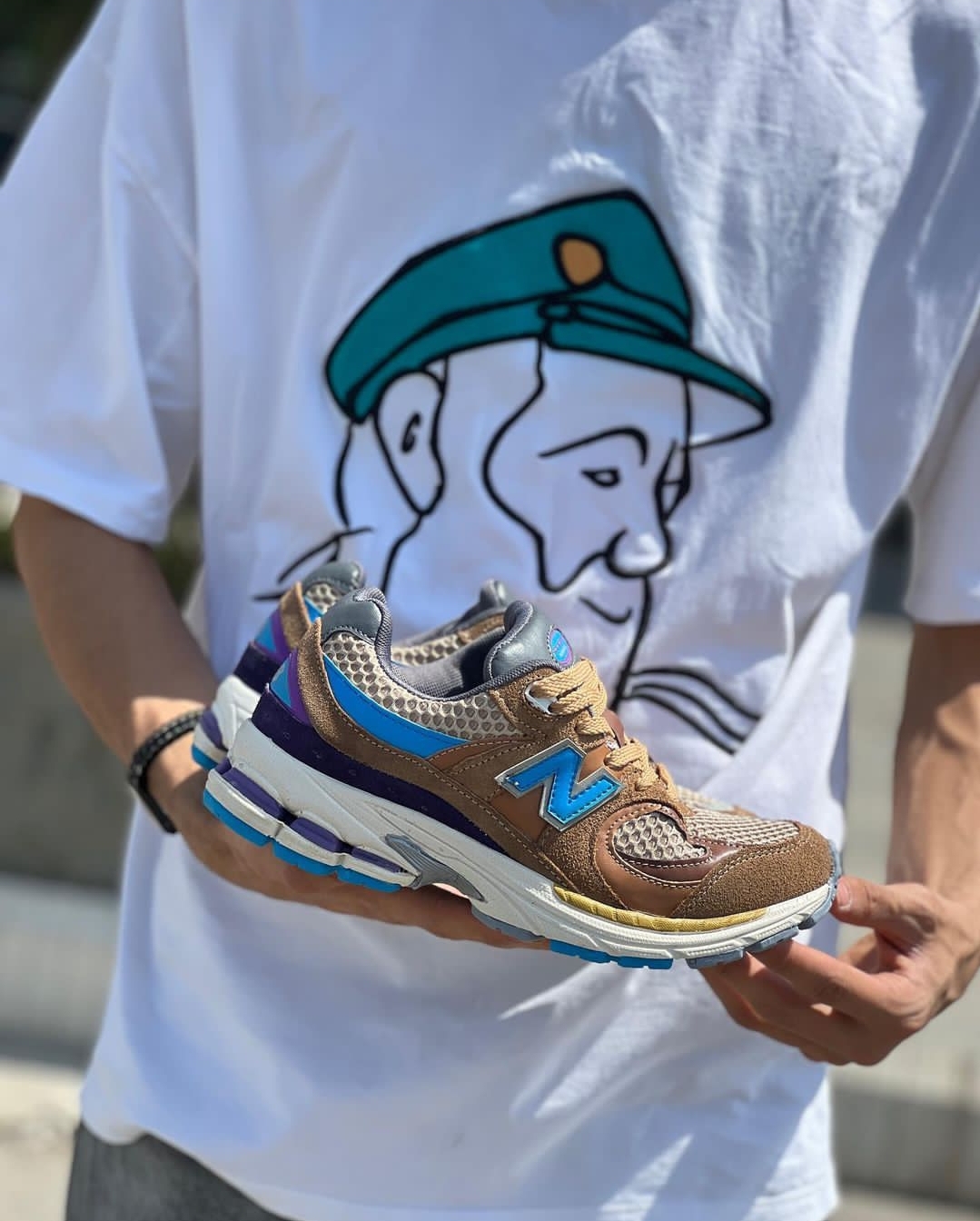 کتونی نیوبالانس ۲۰۰۲ رنگ کرم قهوه ای جدید و ترند حراج شد new balance