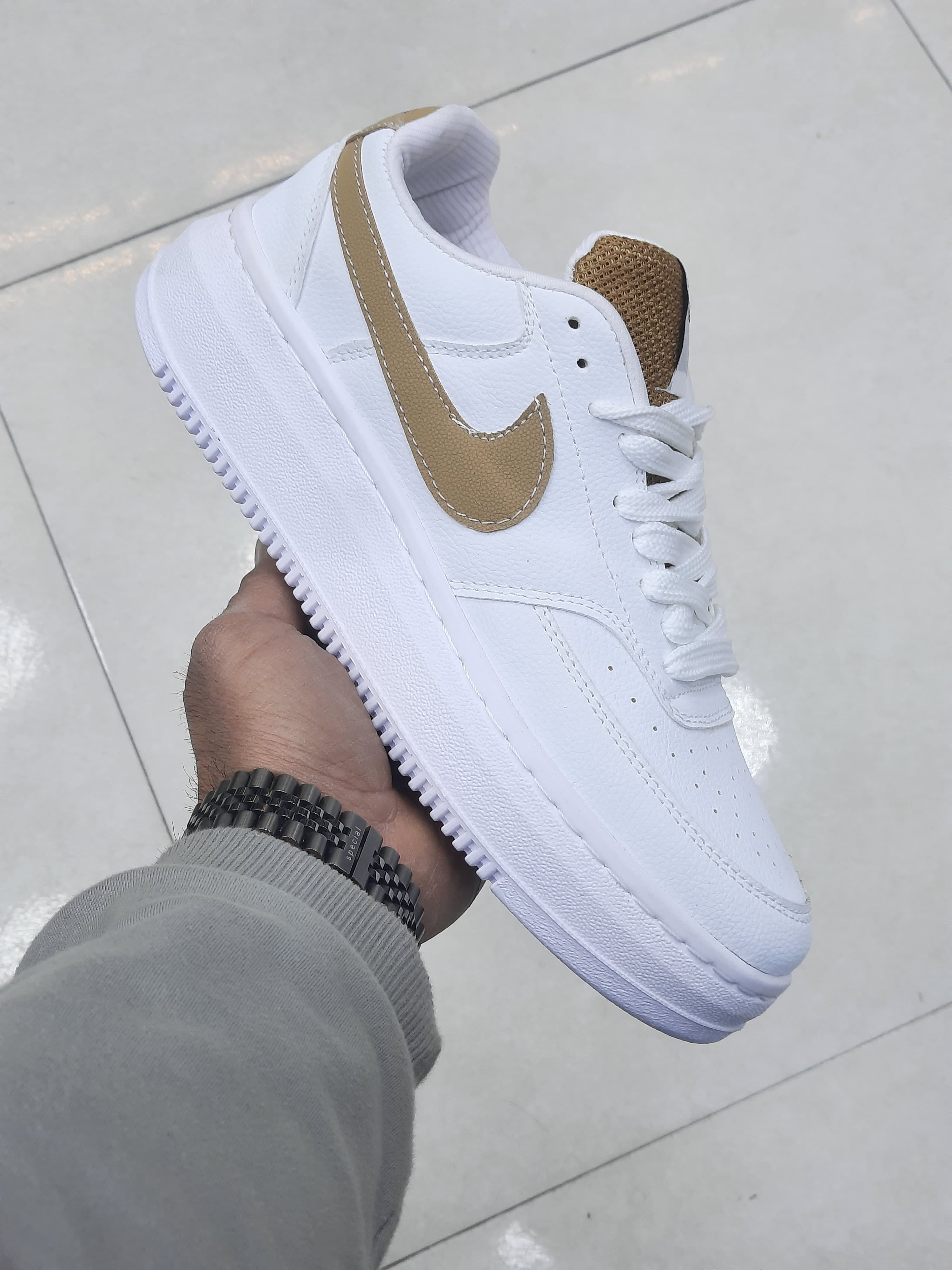 کتونی نایک آلتا رنگ  Nike Court Vision Alta