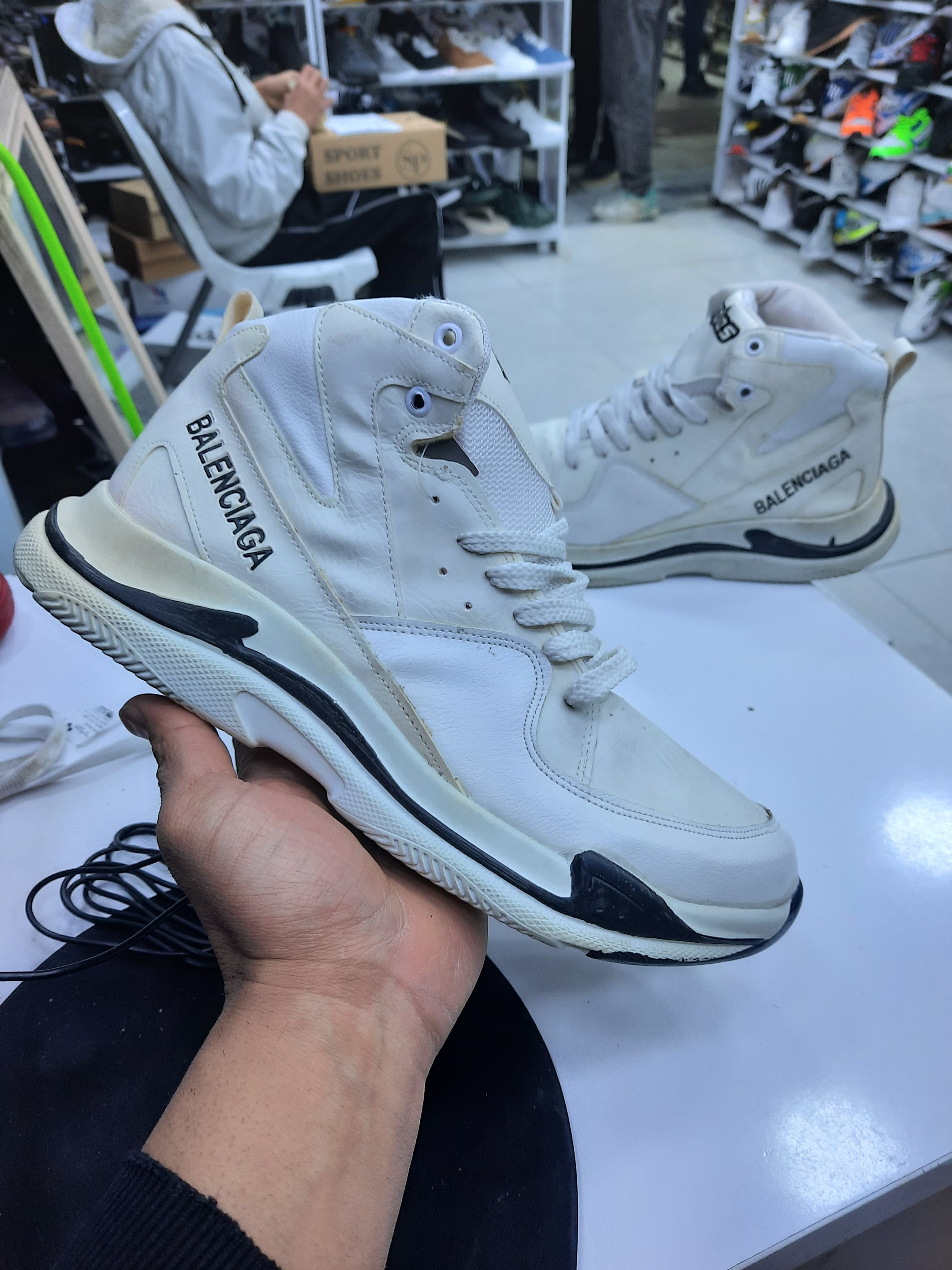 کتونی آدیداس ساقدار