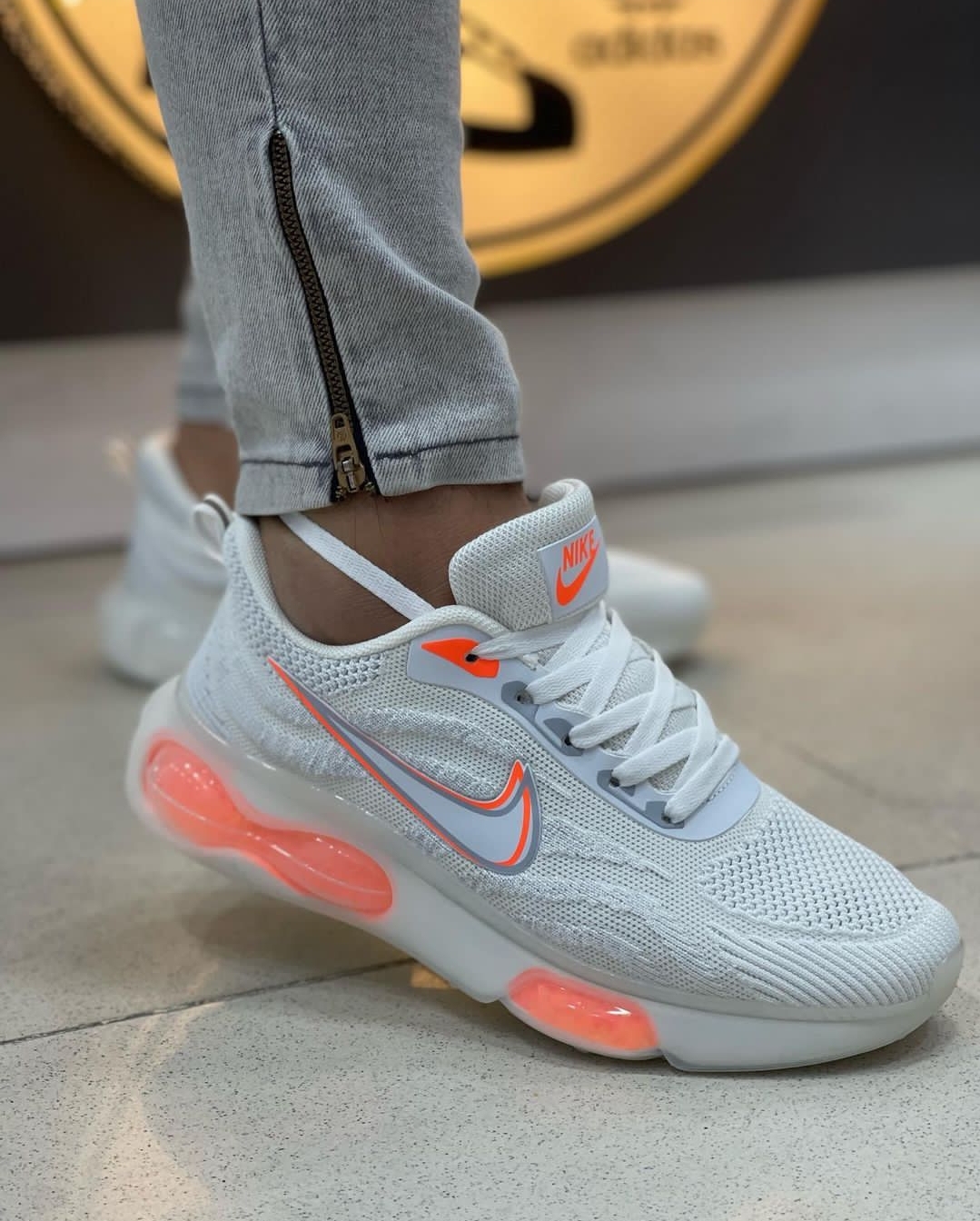 کتونی نایک ایر زوم اورجینال وارداتی سفید نارنجی Nike air zoom