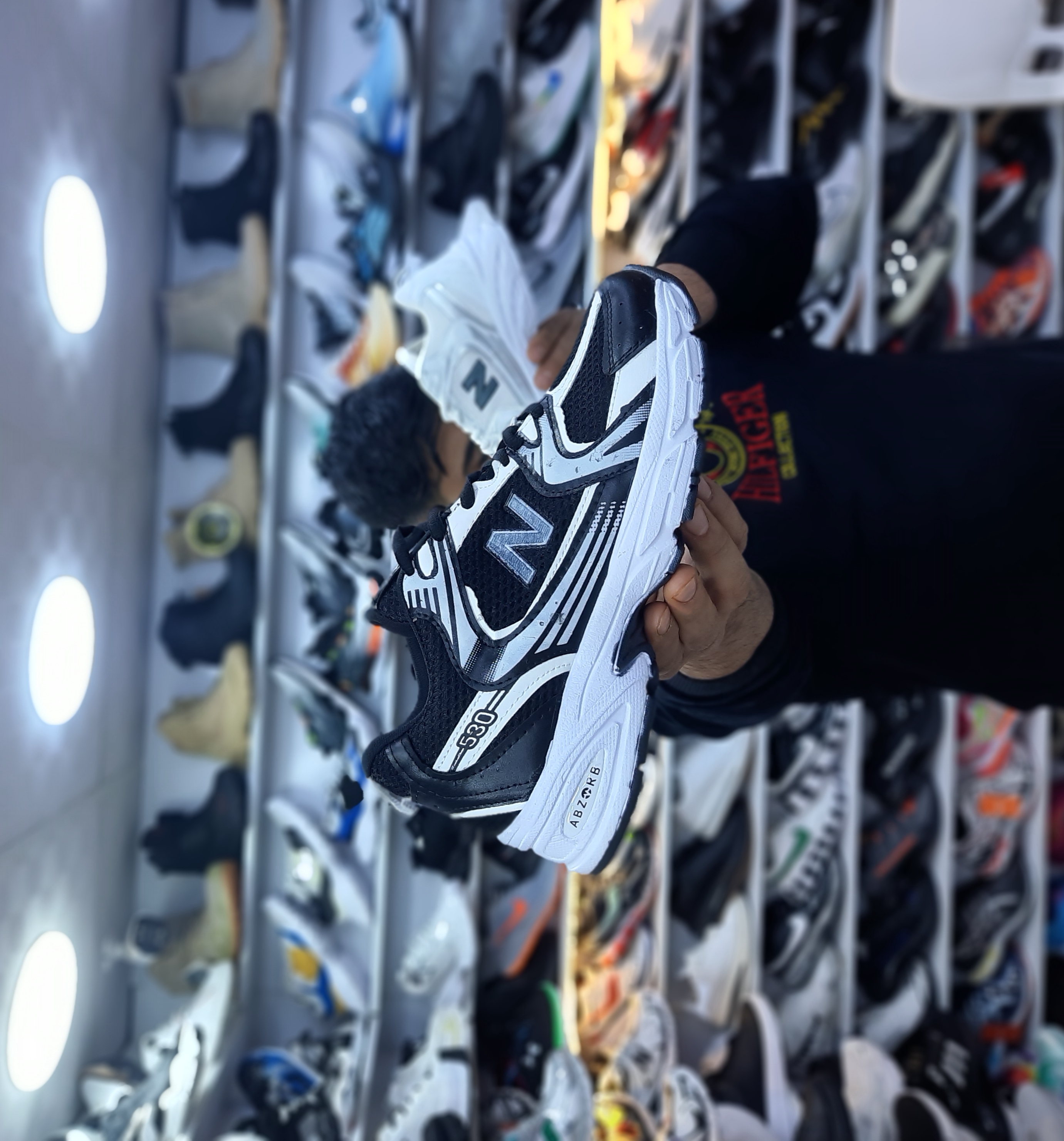 کتونی نیوبالانس ۵۳۰ مردانه سفید نقره ای حراج