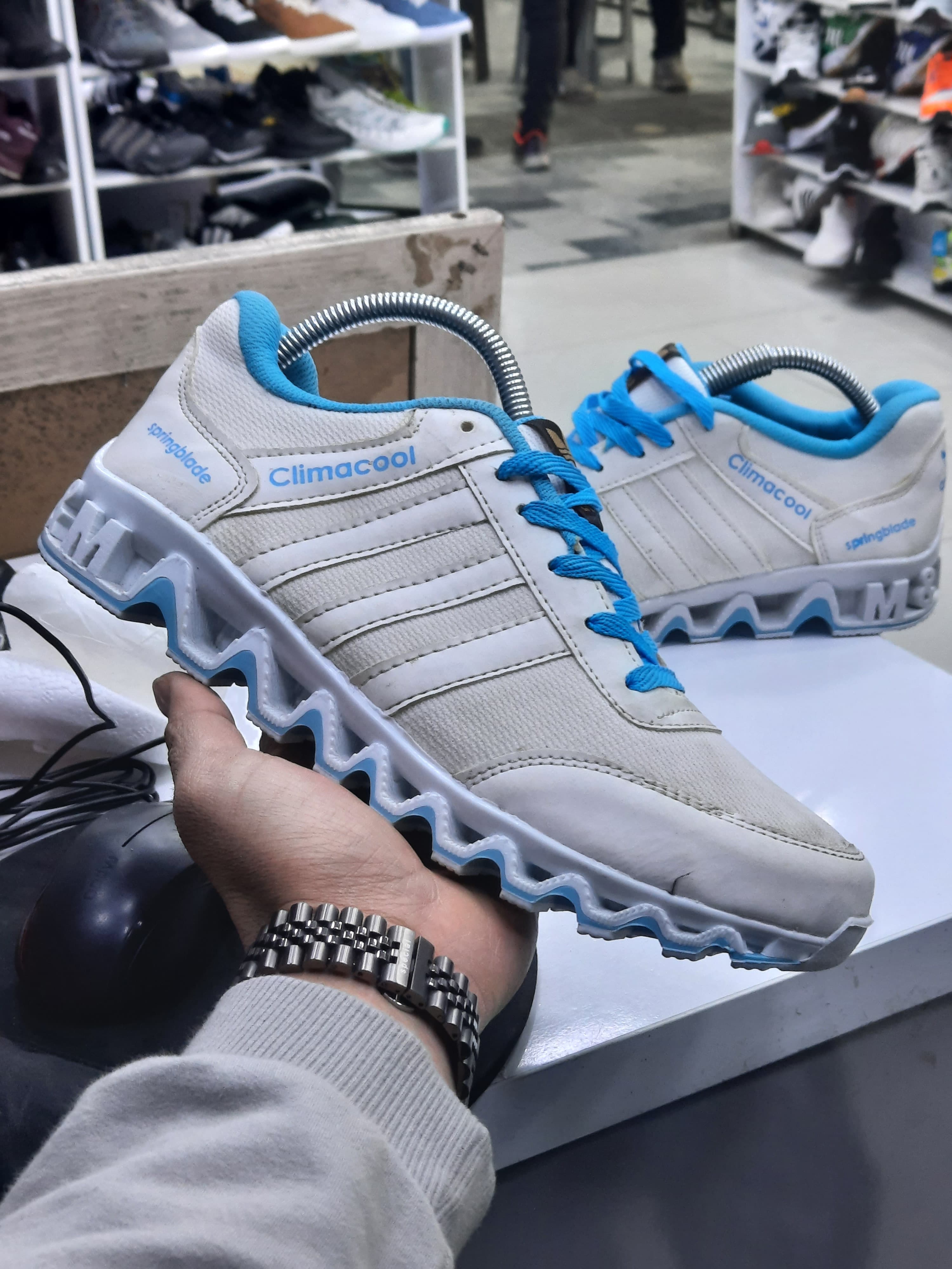 کتونی کلیماکول مردانه تکسایز ۴۲ حراج