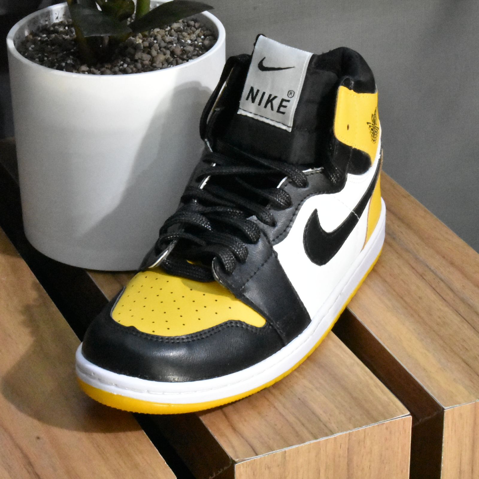 کتونی جردن وان زیپی ساقدار رنگ سفید قرمز پسرانه