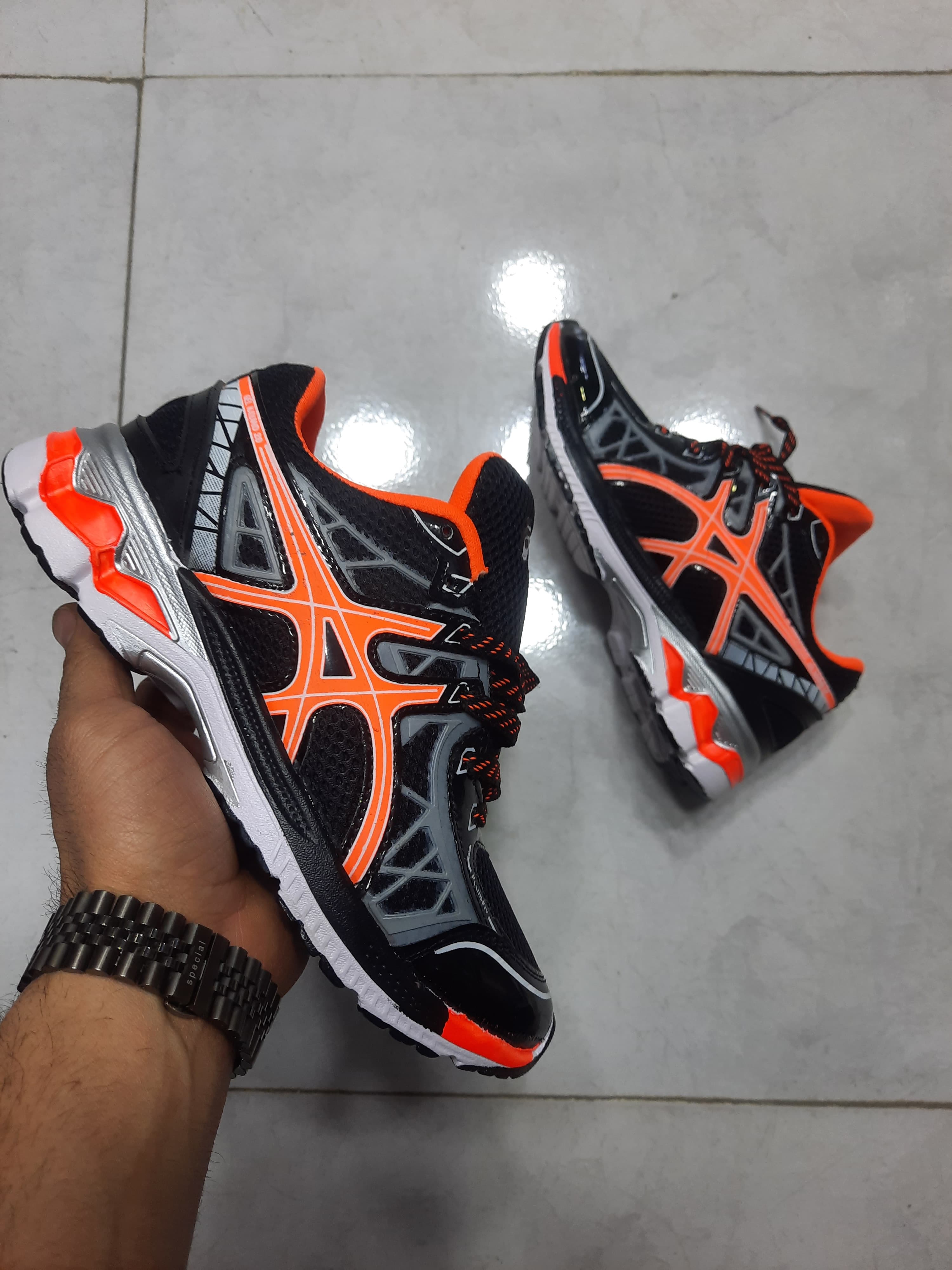 کتونی ورزشی و روزمره  آسیکس زنانه رنگ بندی متنوع و جدید