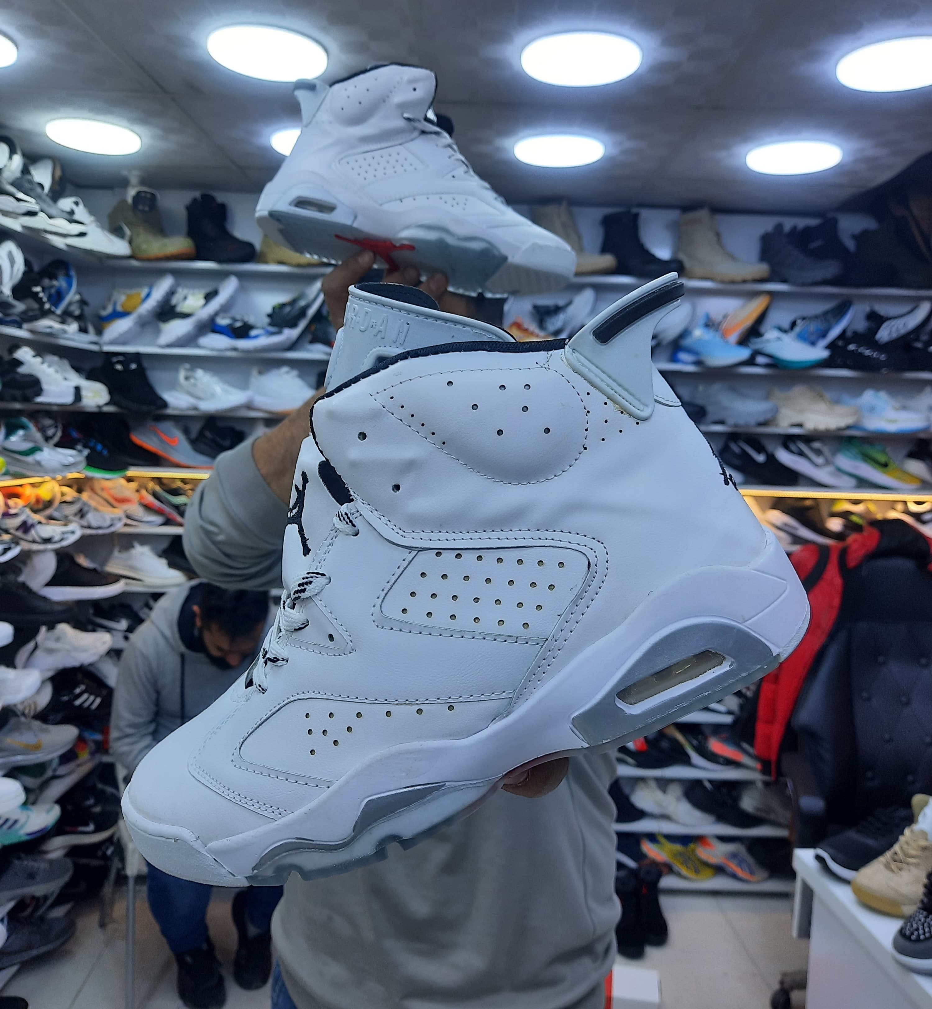 کتونی جردن 6 مردانه جدید و بمب سال