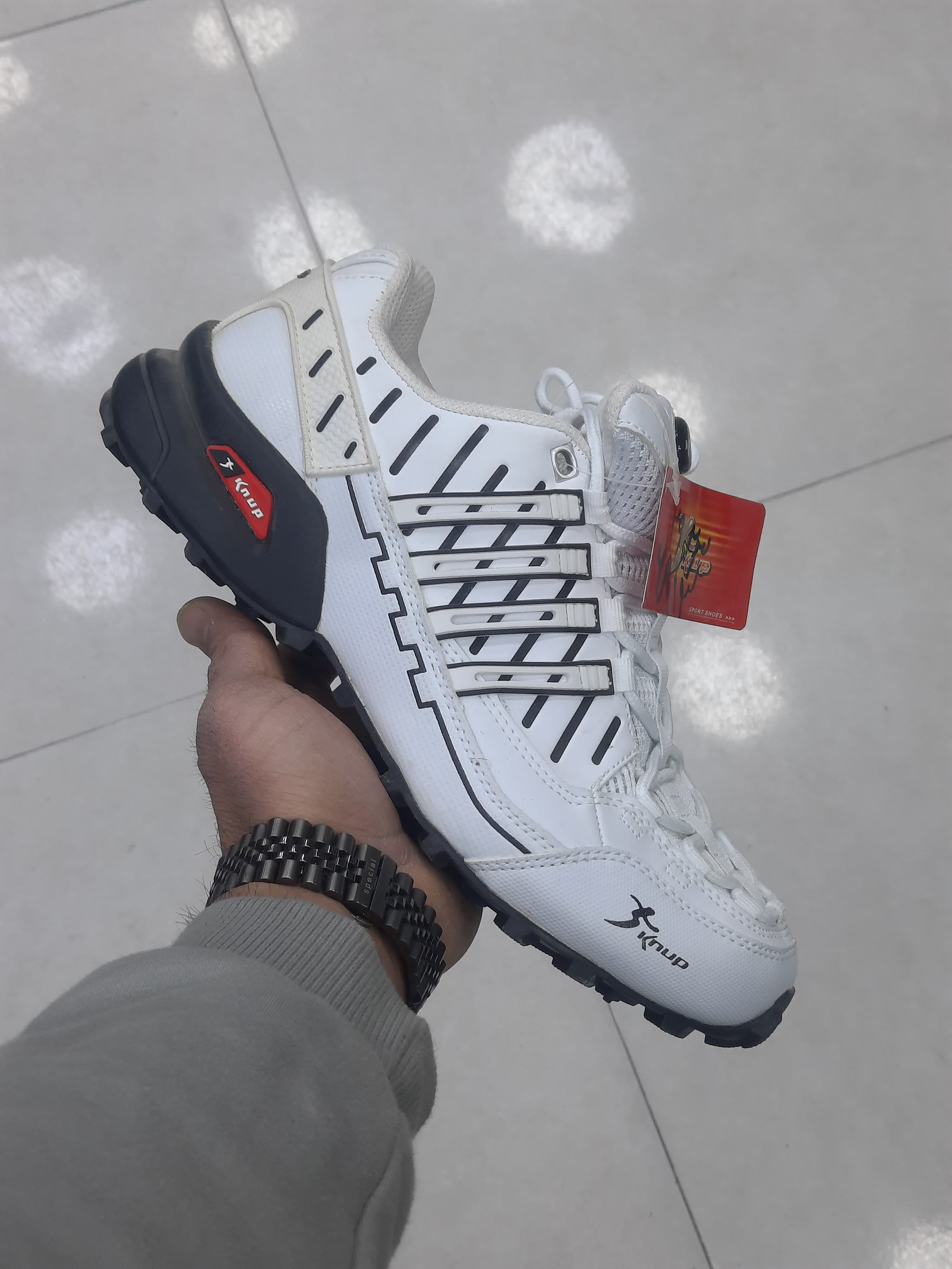 کتونی خارجی کناپ رنگ سفید مشکی تکسایز ۴۱ knup