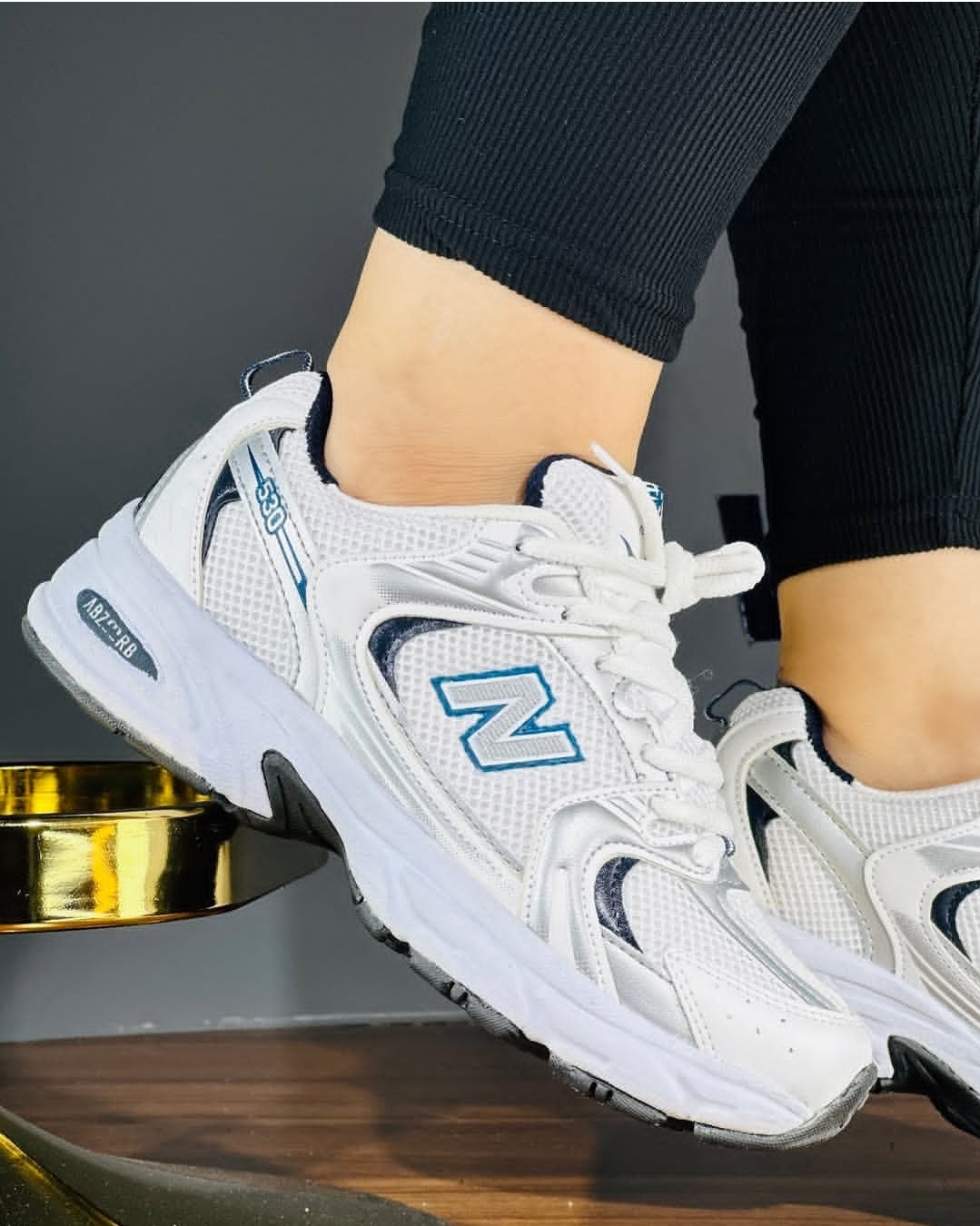 کتونی نیوبالانس 530 سفید سرمه ای زنانه جدید و ترند