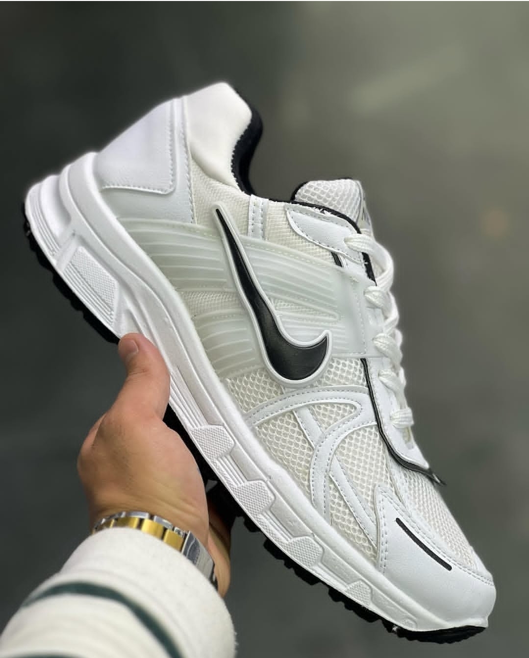 کتونی نایک بزرگپا وی تو کی رنگ سفید مشکی حراج شد ۷۴۸ هزار nike