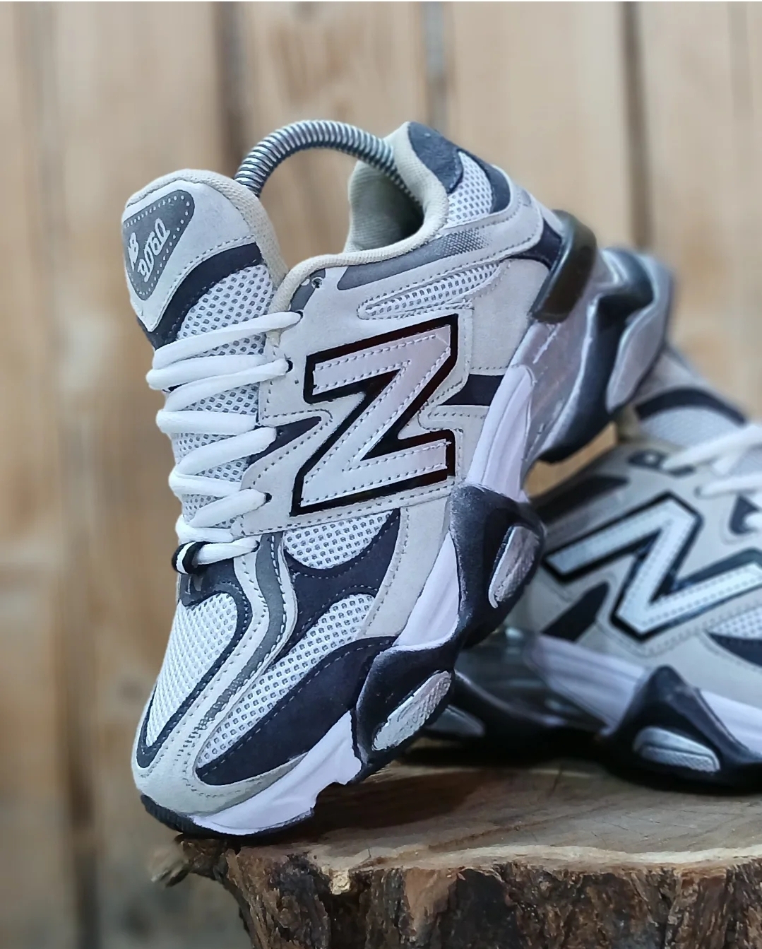 کتونی نیوبالانس 725 زنانه رنگ سفید نقره ای جدید و ترند