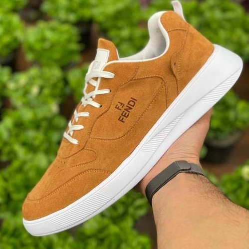 کفش مردانه فندی بزرگپا رنگ سفید مشکی طوسی