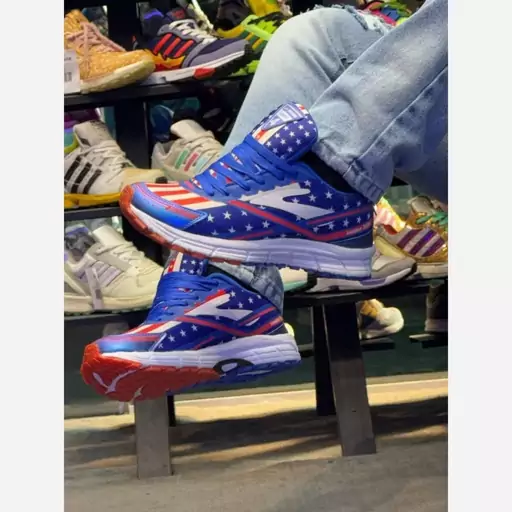 کتونی بروکس پرچمی