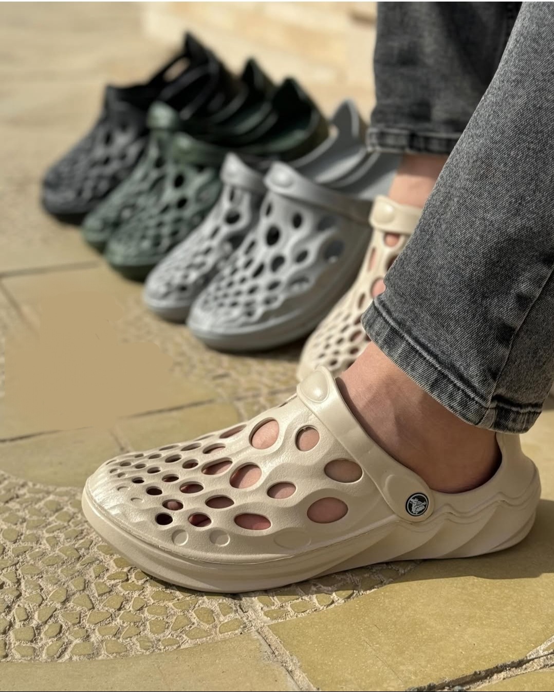 کراکس مردانه مدل اورانوس رنگ کرم جدید و ترند