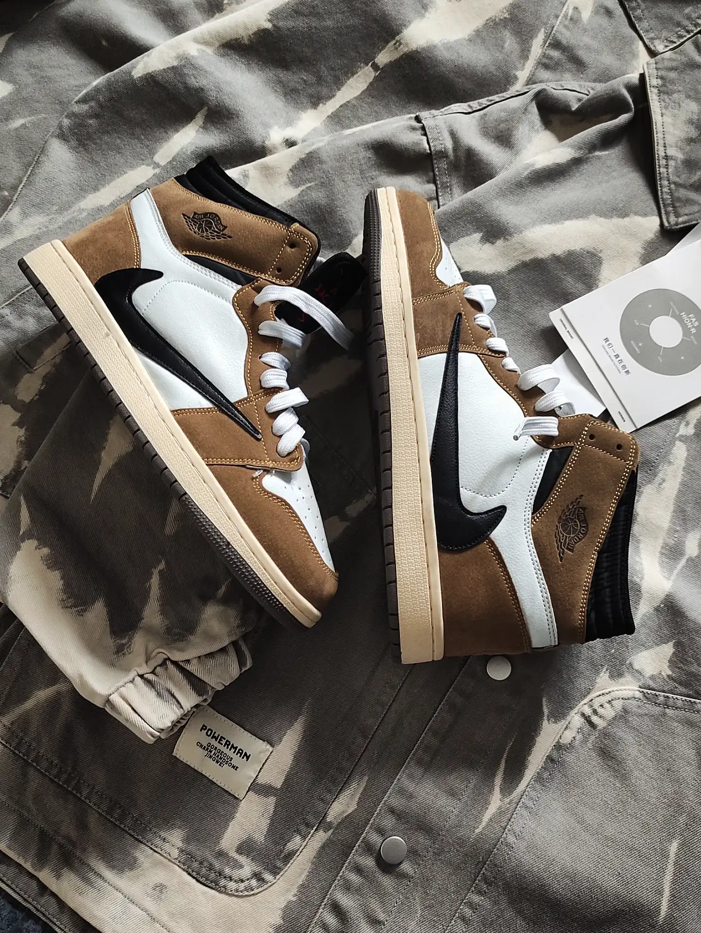 نایک جردن 1 تراویس اسکات موکا