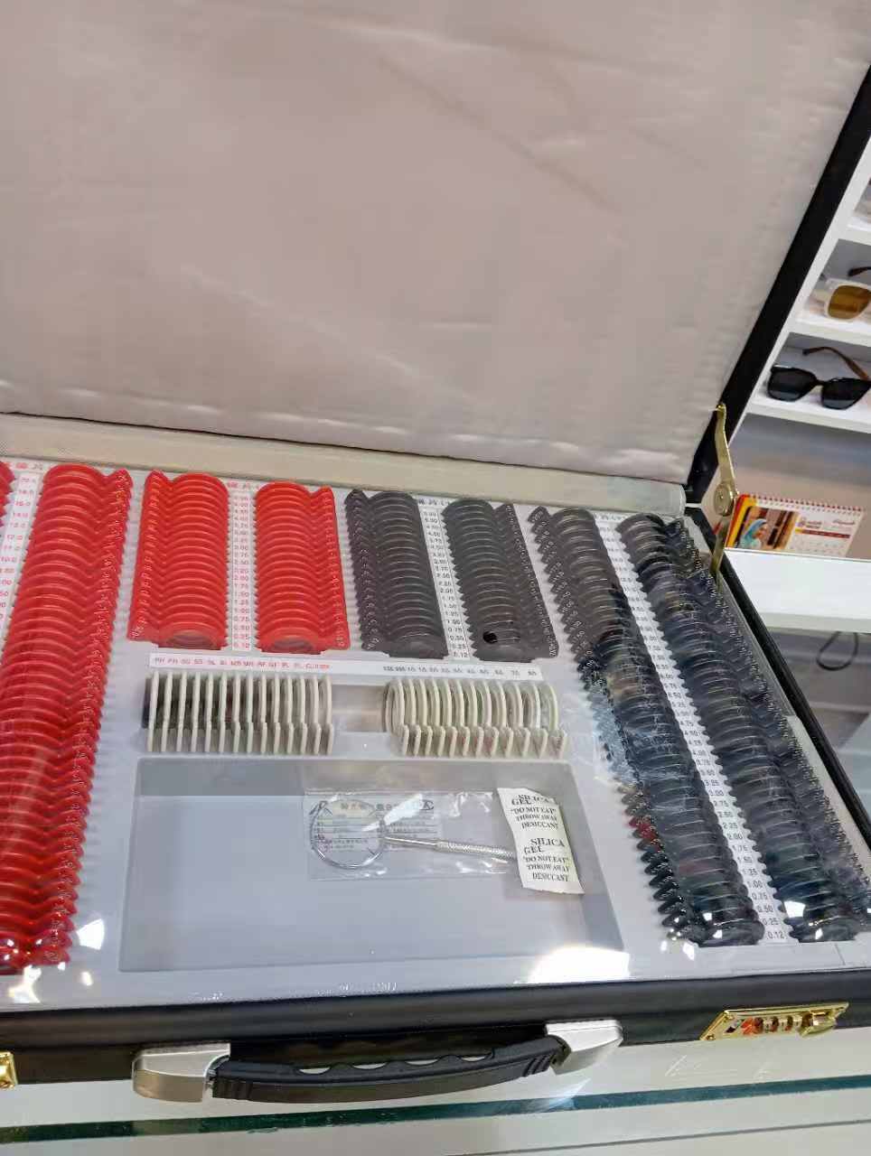 جعبه لنز (تریال لنز)