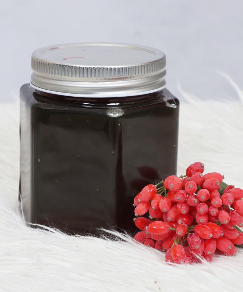 عسل طبیعی زرشک نیم کیلو مناوندکالا با طعم بی‌نظیر و کیفیت عالی