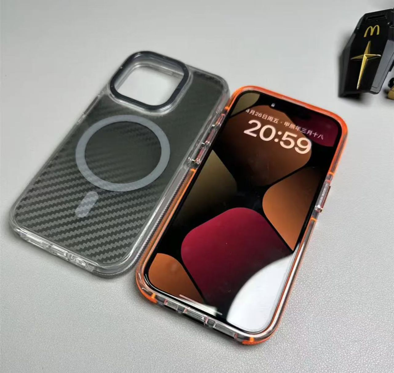 قاب/کاور مگ سیف دار برند  Q-Series  مدل متال کربن مناسب گوشی آیفون 16pro max