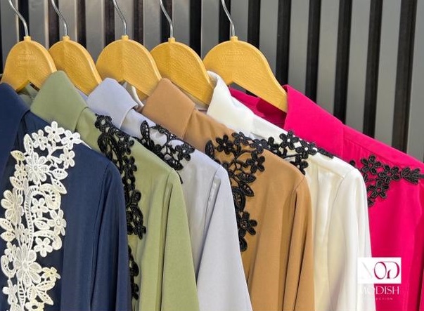 شومیز زنانه مدل بهار با جنس کرپ و گیپور، فری سایز و طراحی مدرن