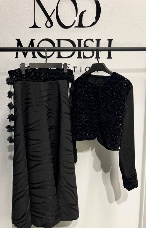 ست کت و دامن مخمل و ژاکارد وارداتی برای بانوان شیک‌پوش