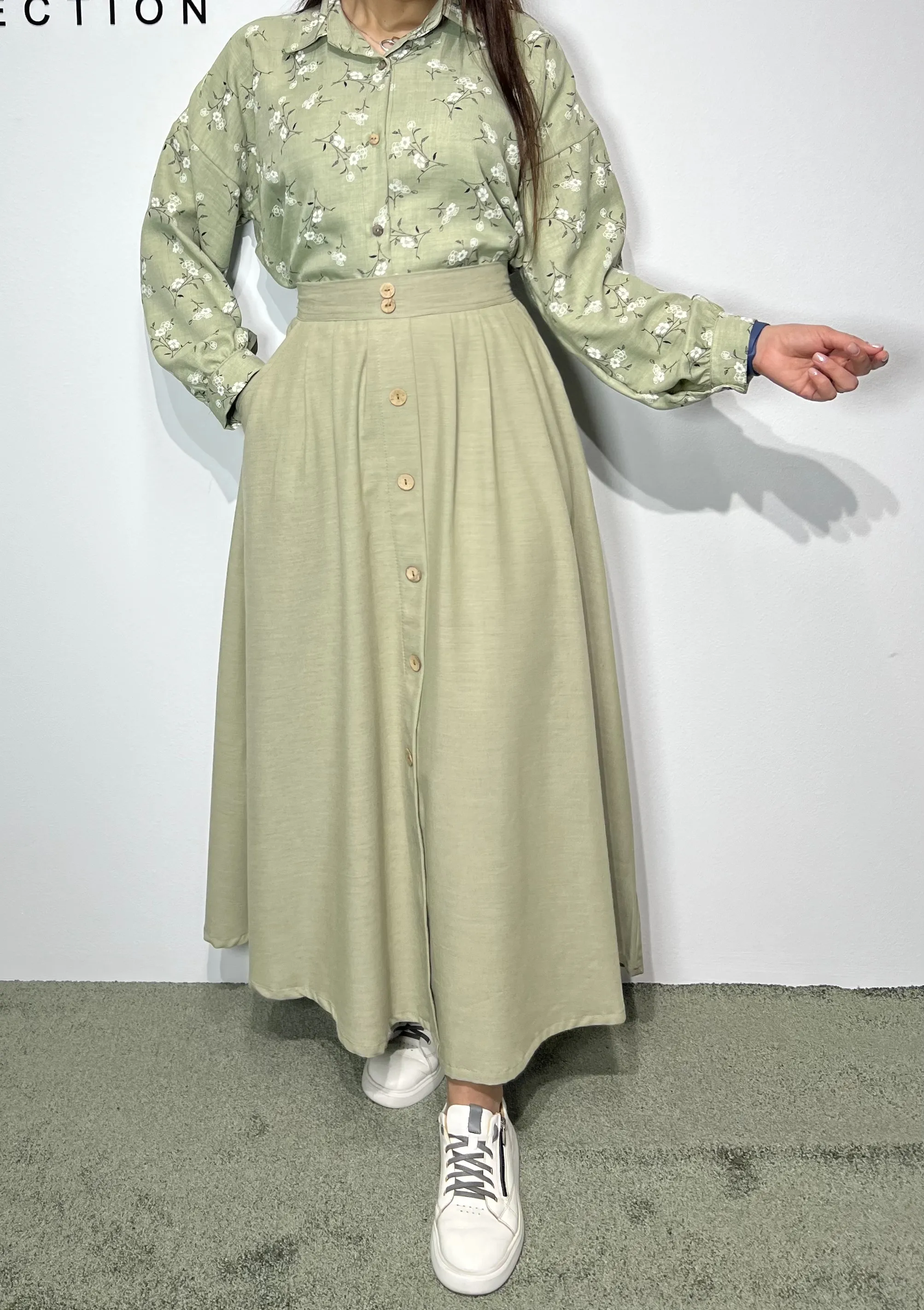 دامن پیله ای جلو دکمه با جنس لینن، استایل زنانه و مدرن