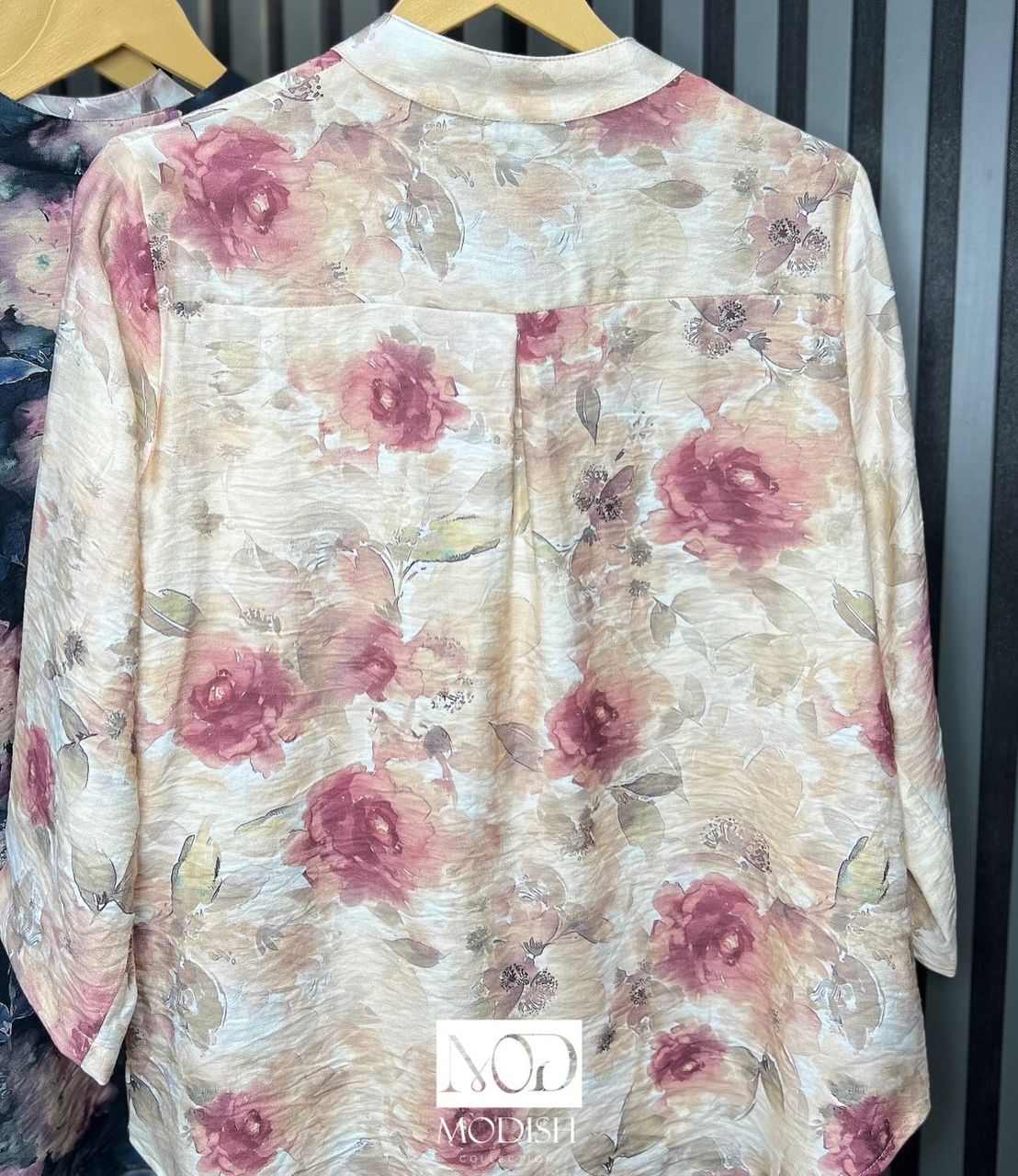 شومیز ایتالیایی کد A35 با طراحی مدرن و جنس لطیف