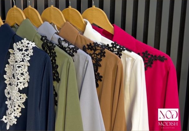 شومیز زنانه مدل بهار با جنس کرپ و گیپور، فری سایز و طراحی مدرن