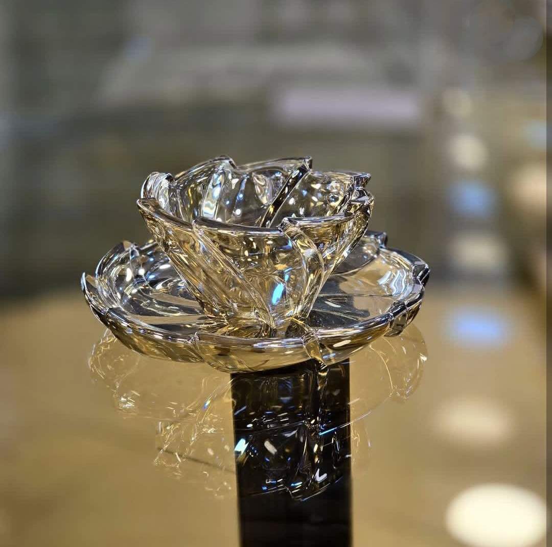 سرویس الینور لب طلایی و شامپاینی