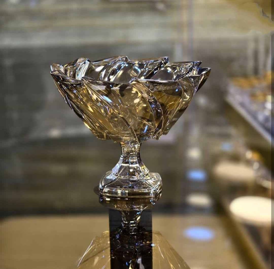 سرویس الینور لب طلایی و شامپاینی