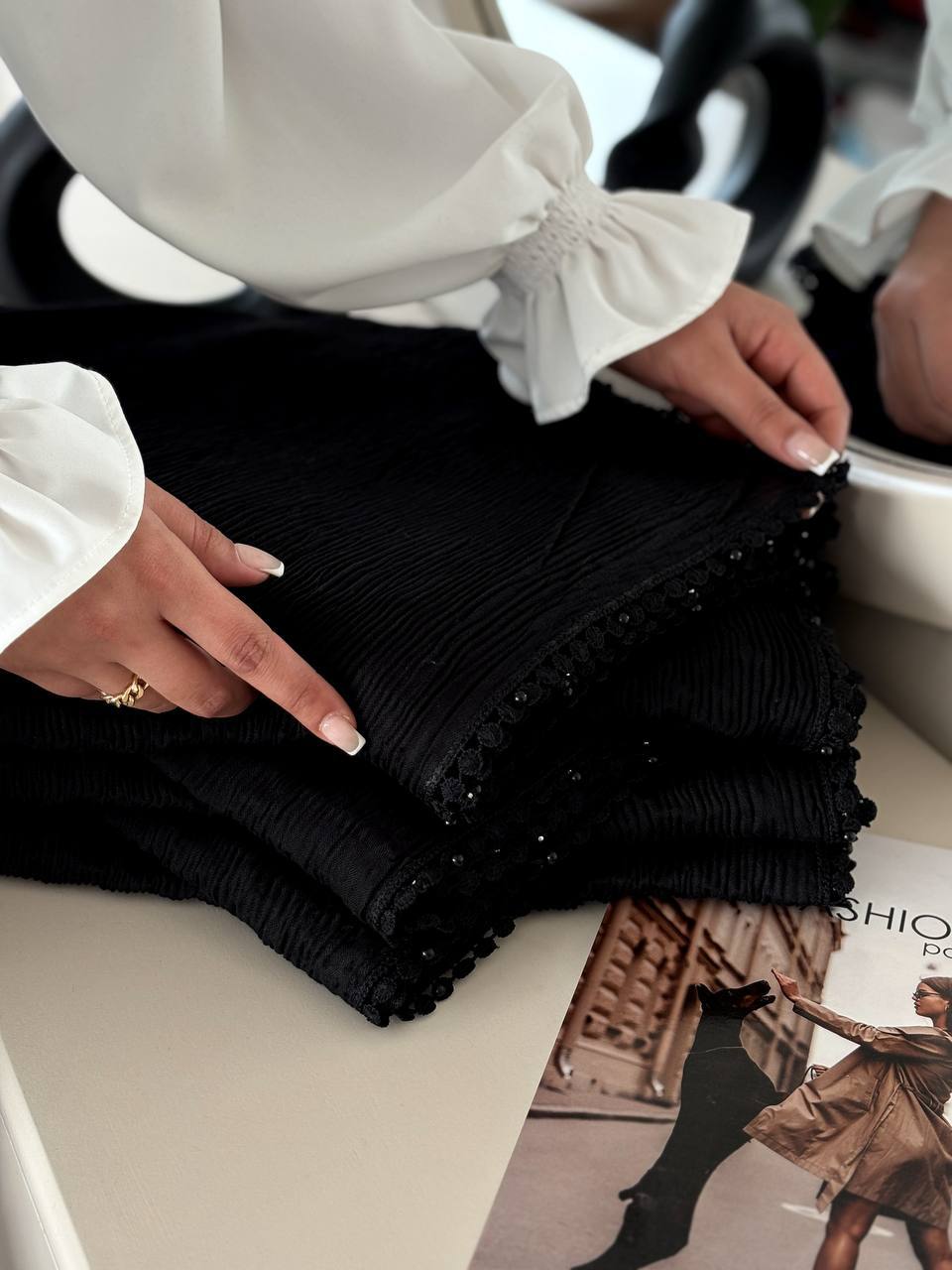 شال مشکی برشکا