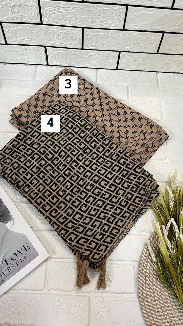 شال پلیسه طرح دار