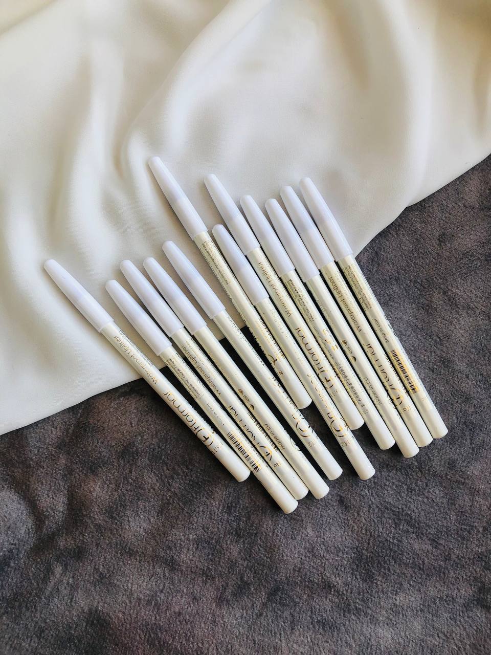 مداد چشم سفید