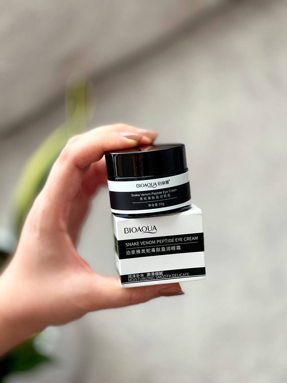 کرم دور چشم سم مار