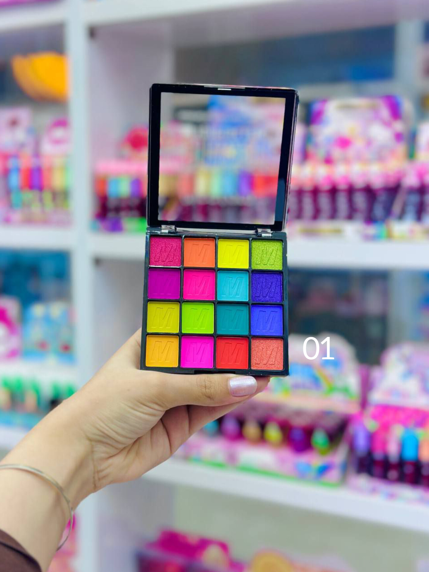 سایه ۱۶ رنگ میس لارا