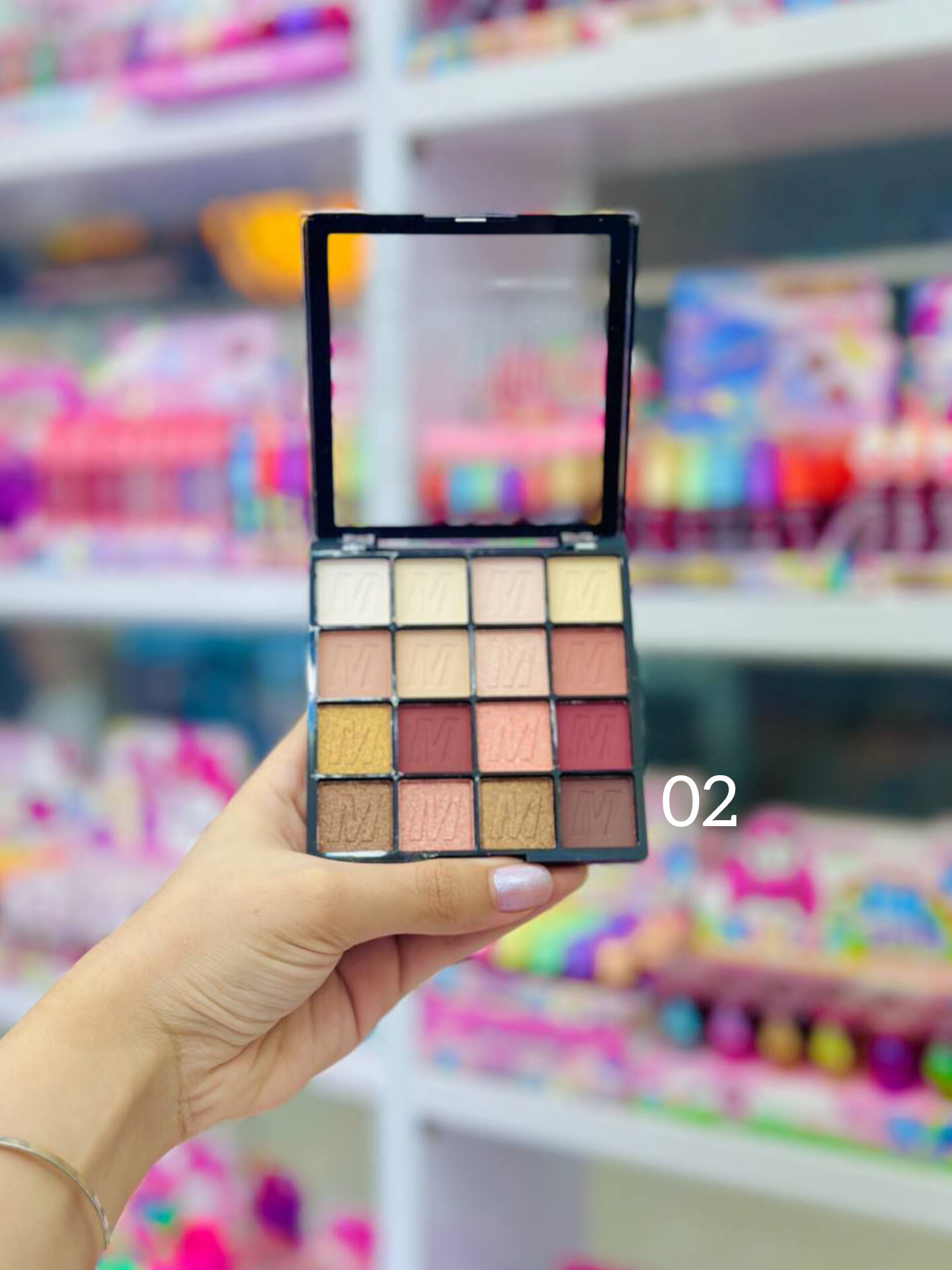 سایه ۱۶ رنگ میس لارا