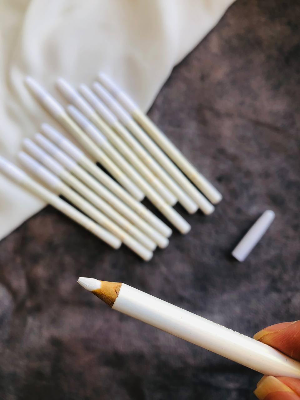 مداد چشم سفید