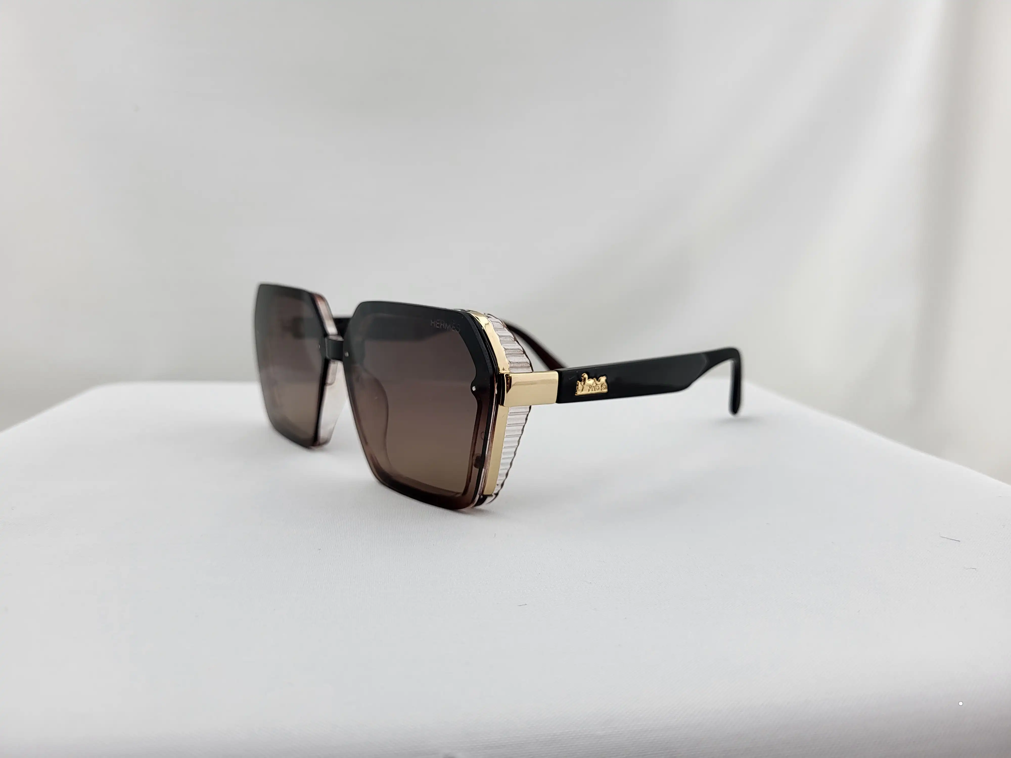 عینک آفتابی زنانه هرمس مدل 25450