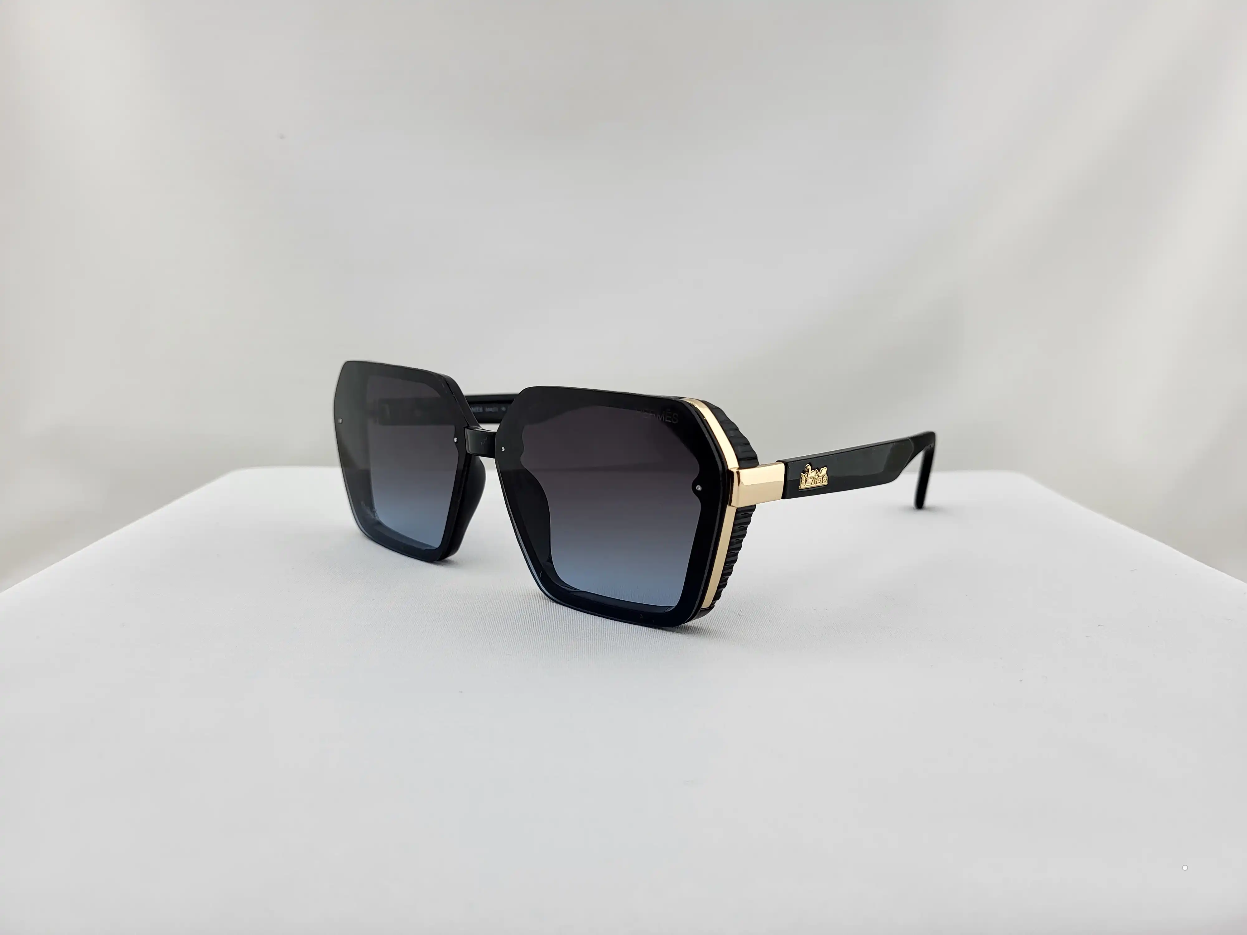 عینک آفتابی زنانه هرمس مدل 25450