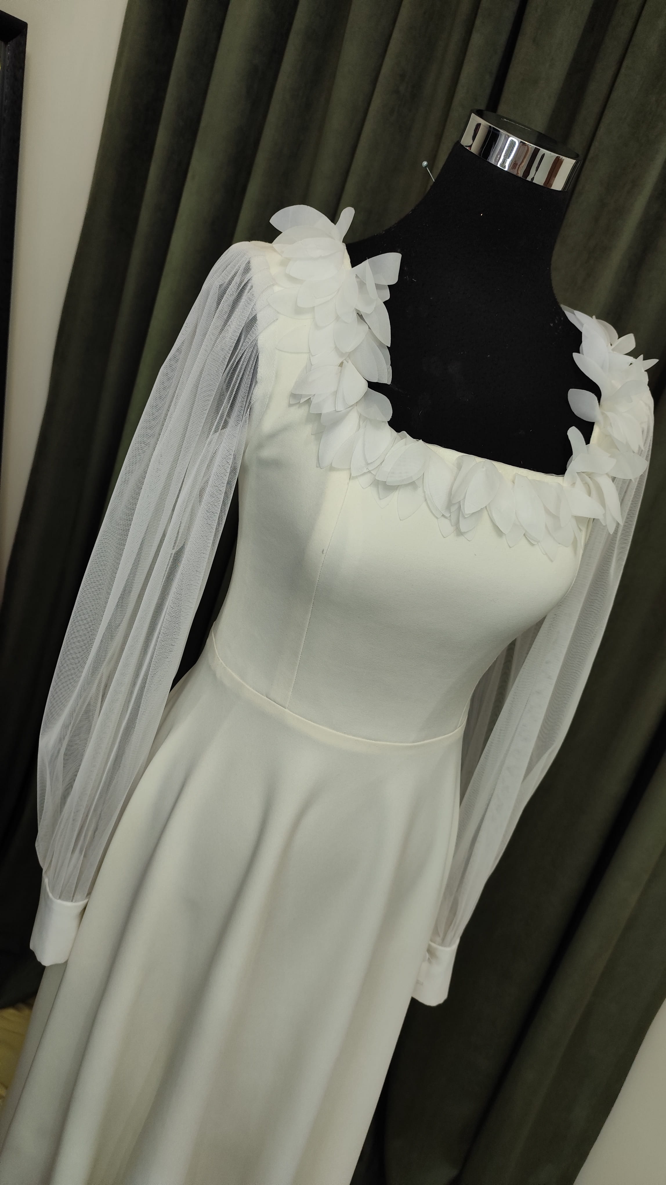 لباس سفید مناسب عقد و فرمالیته