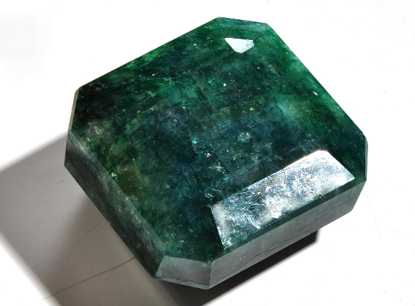 قیمت و فروش جواهر زمرد طبیعی تراش خورده بهمراه شناسنامه