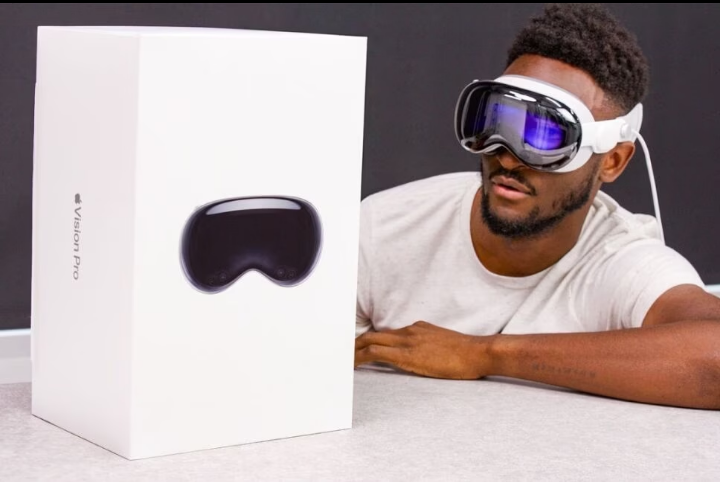 گجت واقعیت مجازی اپل ویژن پرو 2024