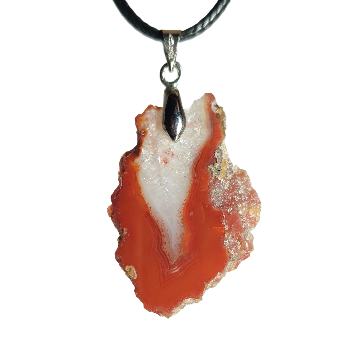 گردن‌آویز سنگ عقیق سرخ طبیعی اصل با طراحی خاص و رنگ قرمز انرژی‌بخش