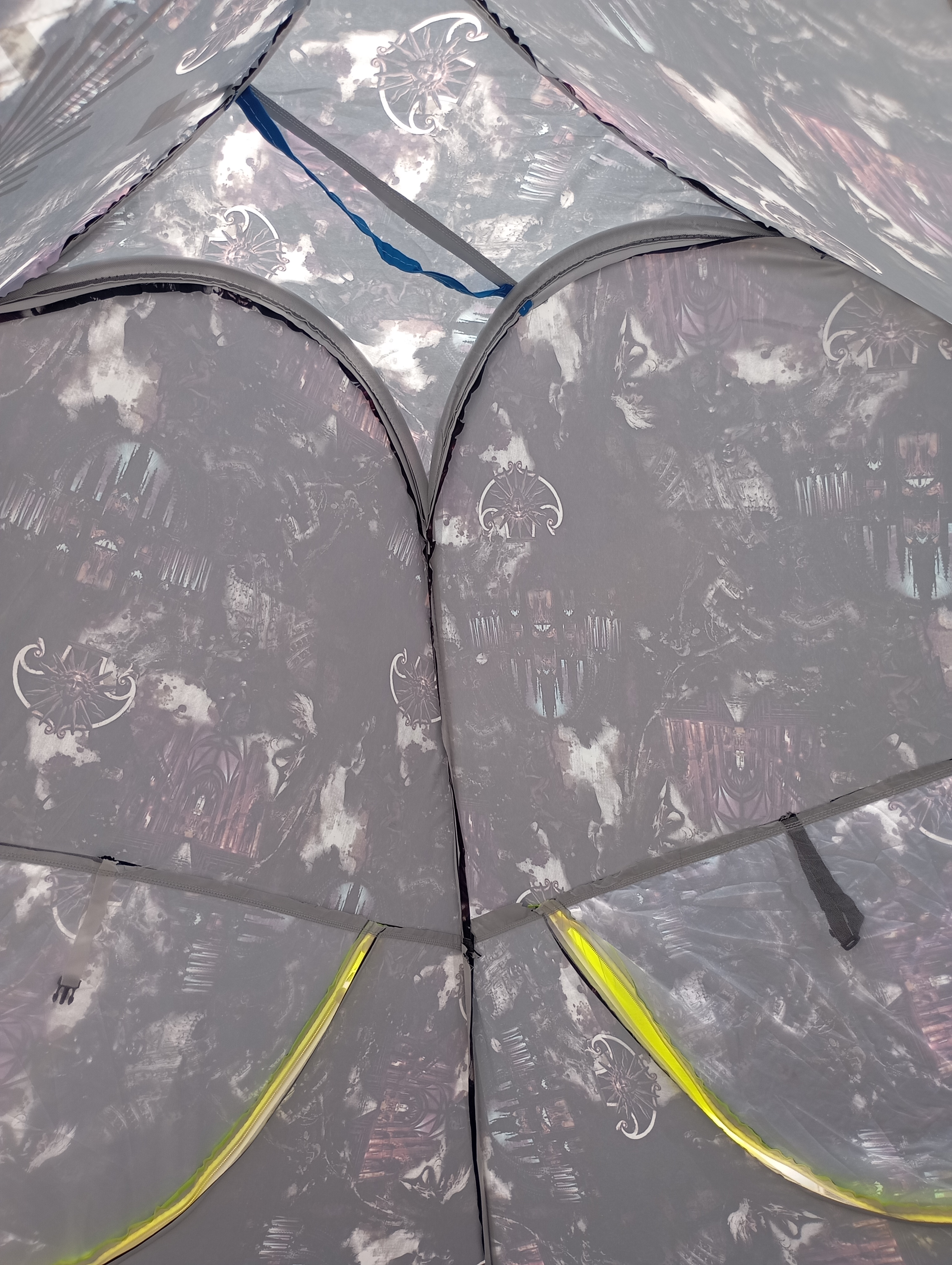 چادر مسافرتی پشت لاستیک