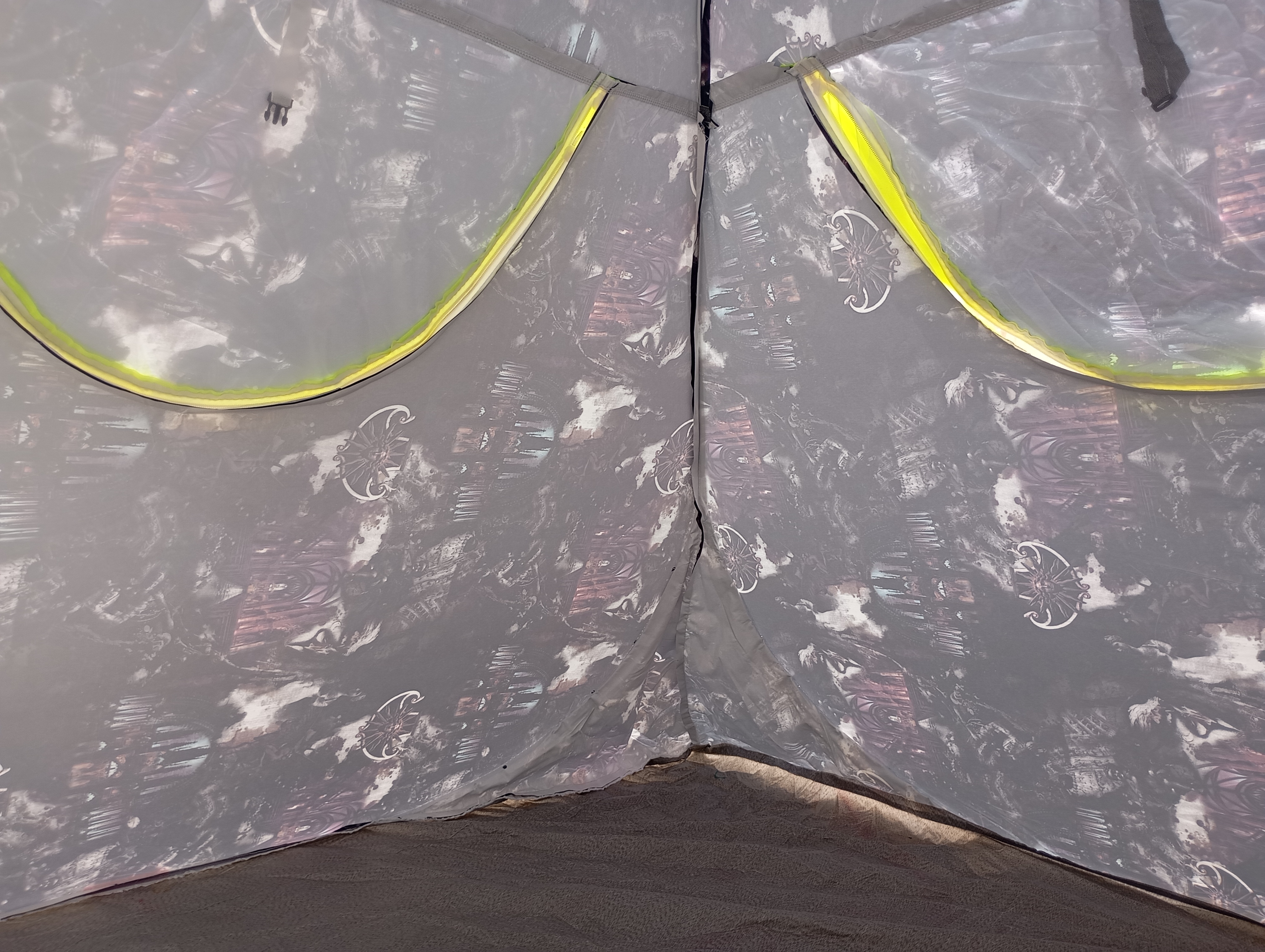 چادر مسافرتی پشت لاستیک