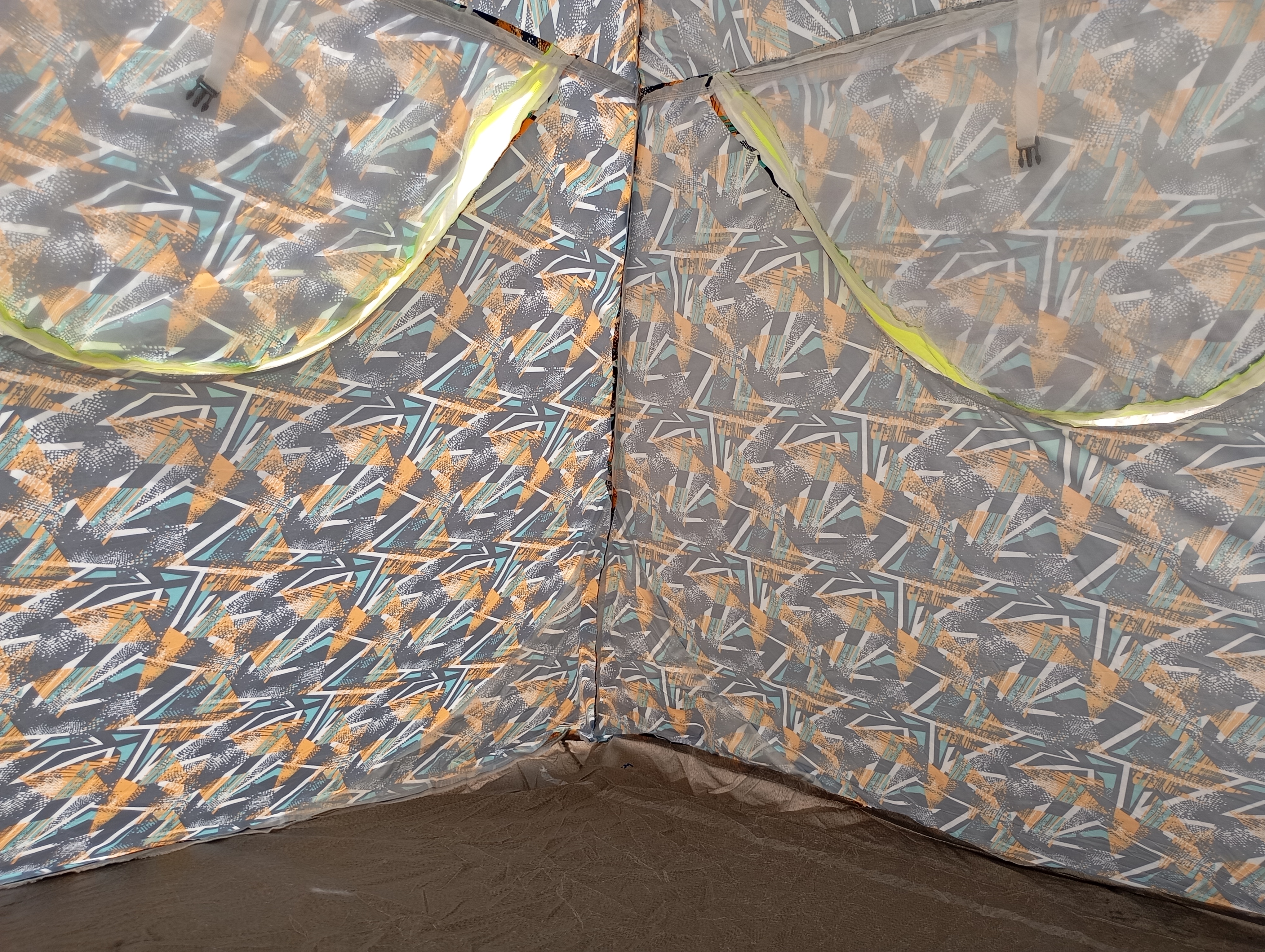 چادر مسافرتی پشت لاستیک