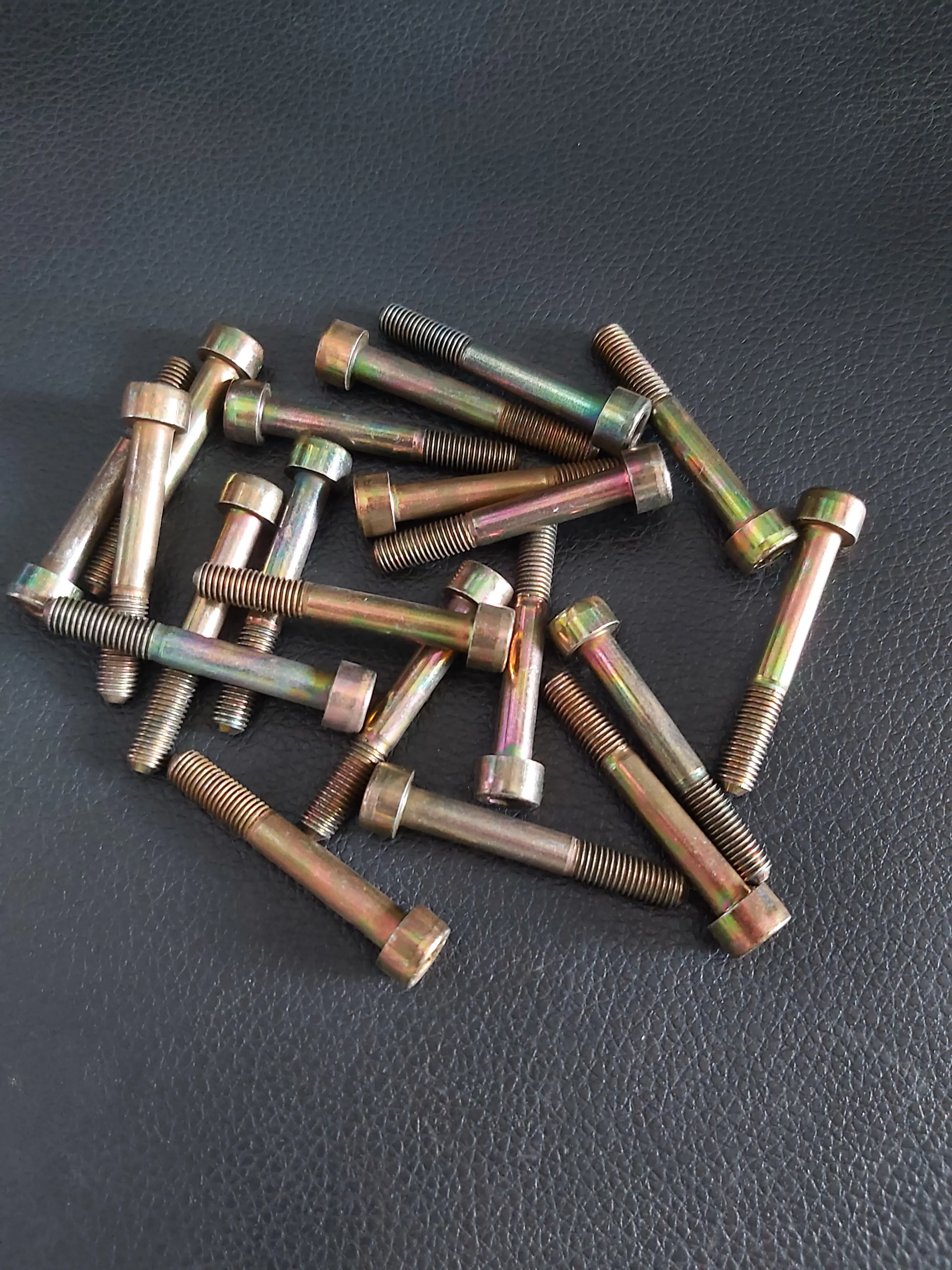 پیچ دور کارتل بلند پژو ۴۰۵ پارس سمند xu7